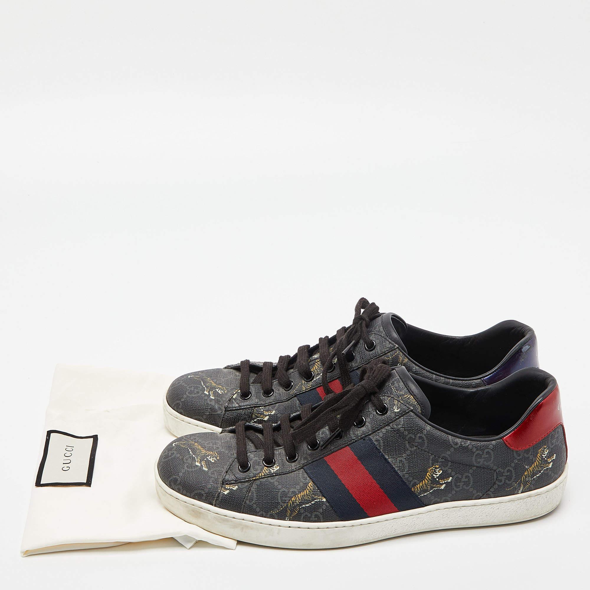 Gucci Black GG Supreme Canvas Web Ace Tiger Low Top Sneakers Size 43 For Sale 3