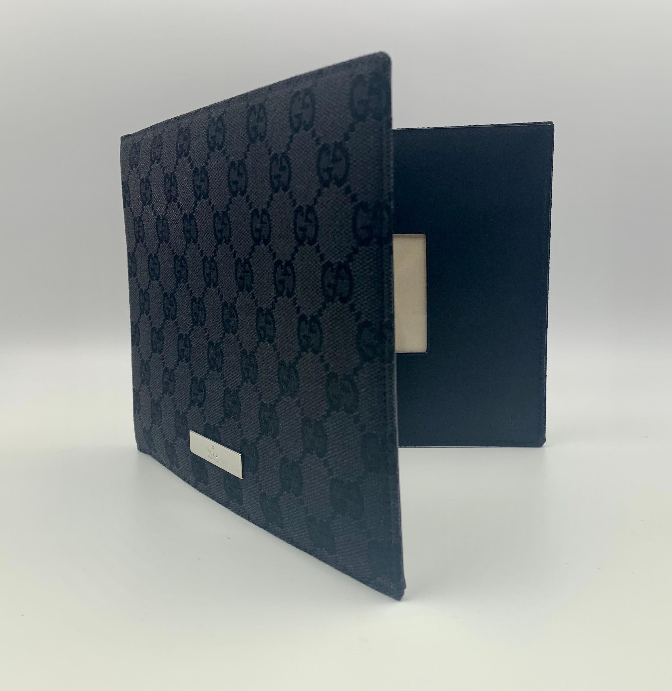 Cuir Gucci - Cadre photo à deux volets GG Supreme en cuir noir et toile avec monogramme en vente