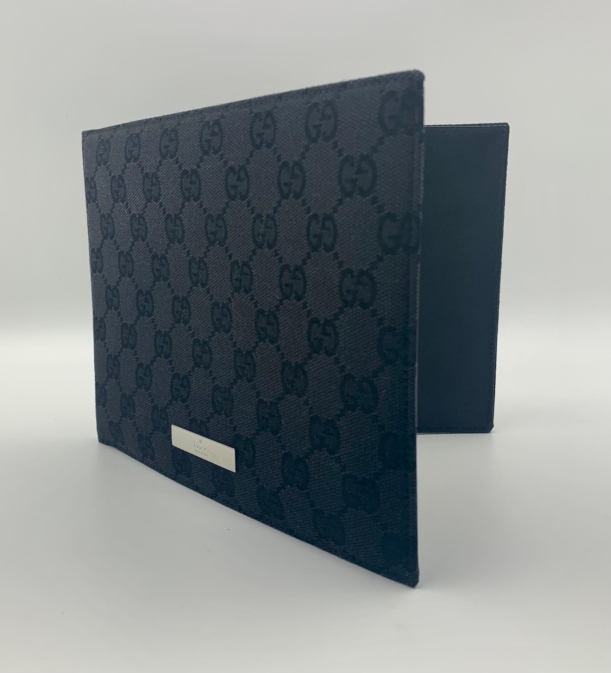 Gucci - Cadre photo à deux volets GG Supreme en cuir noir et toile avec monogramme en vente 2