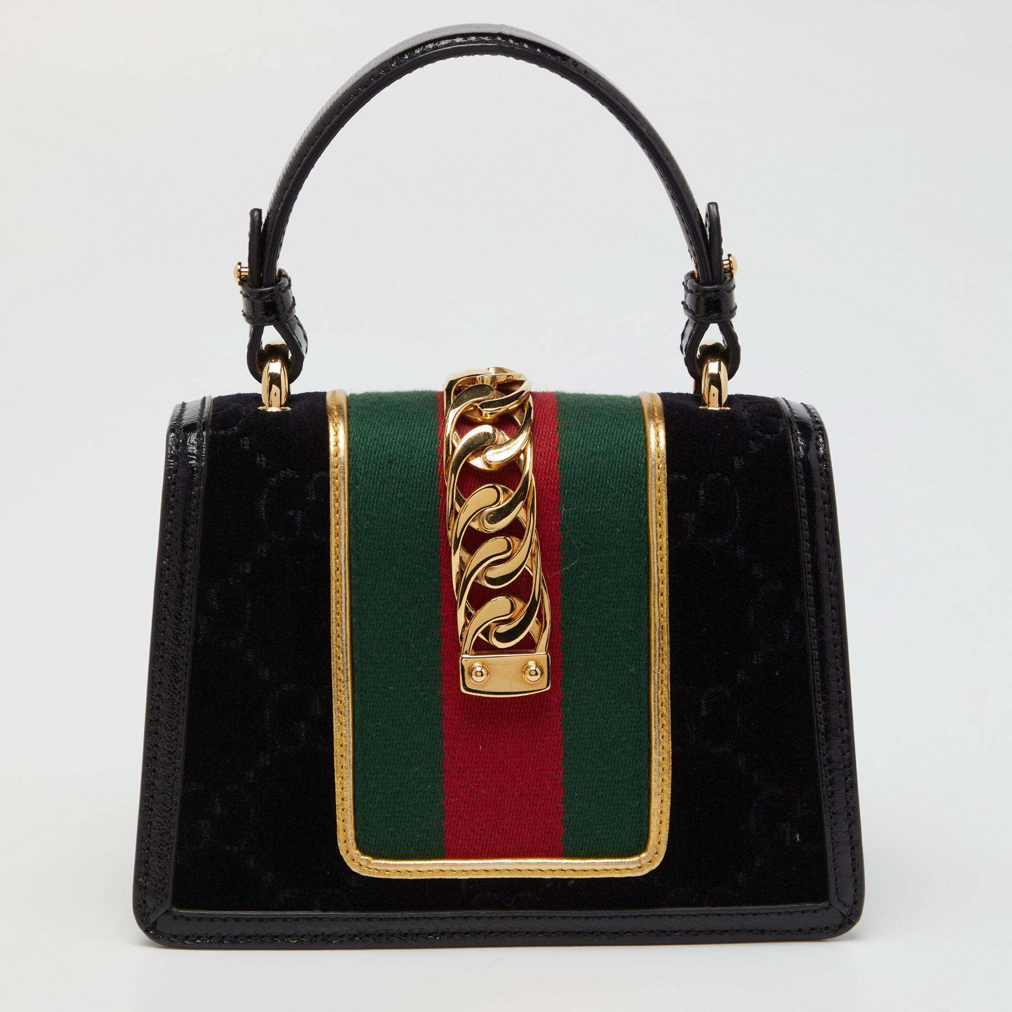 All the designs from Gucci, like this Sylvie bag, reflect a sense of innovation and tradition. Crafted from leather with the brand signature all over and an eye-catching flame design, it is admired for its alluring finish. The dual carrying options
