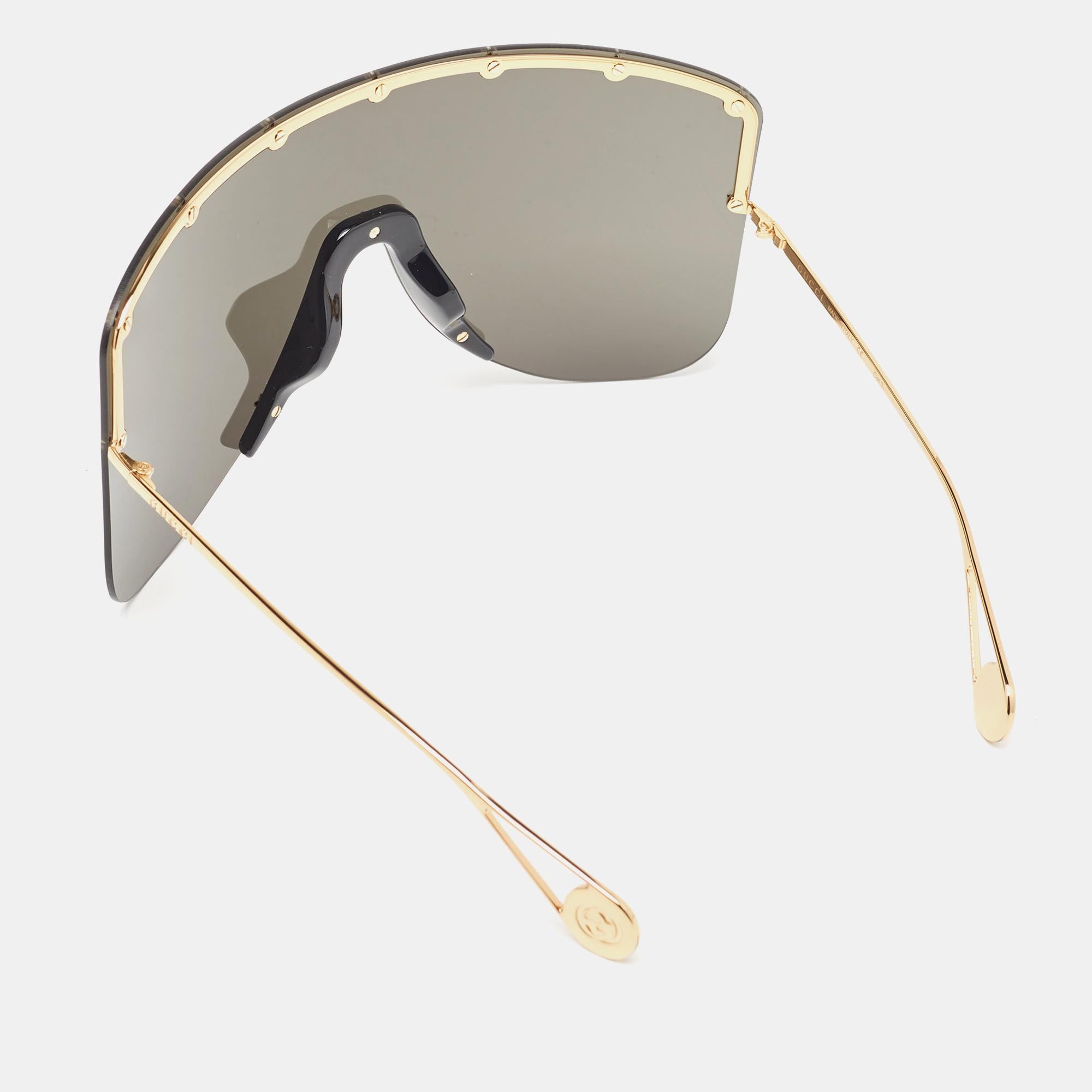 A statement pair of sunglasses from Gucci will surely make a prized buy. Featuring a trendy frame and lenses meant to protect your eyes, the sunglasses are ideal for all-day wear.

Includes: Original Case, Original Dust Cloth, Info Booklet

