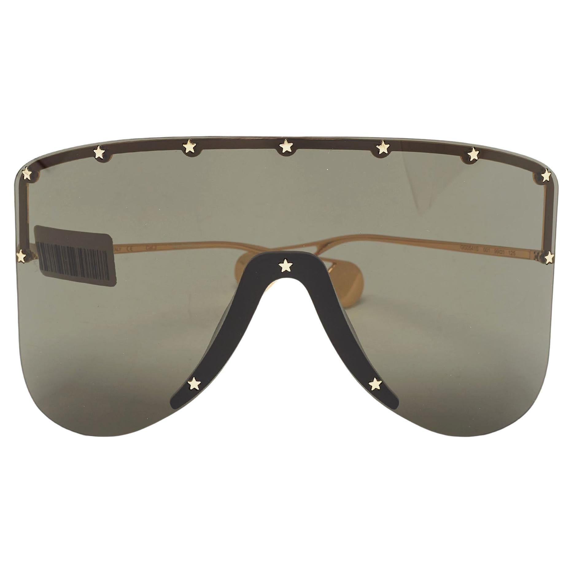 Gucci Schwarz/Gold GG0541S Nieten Maske Schild-Sonnenbrille mit Nieten im Angebot