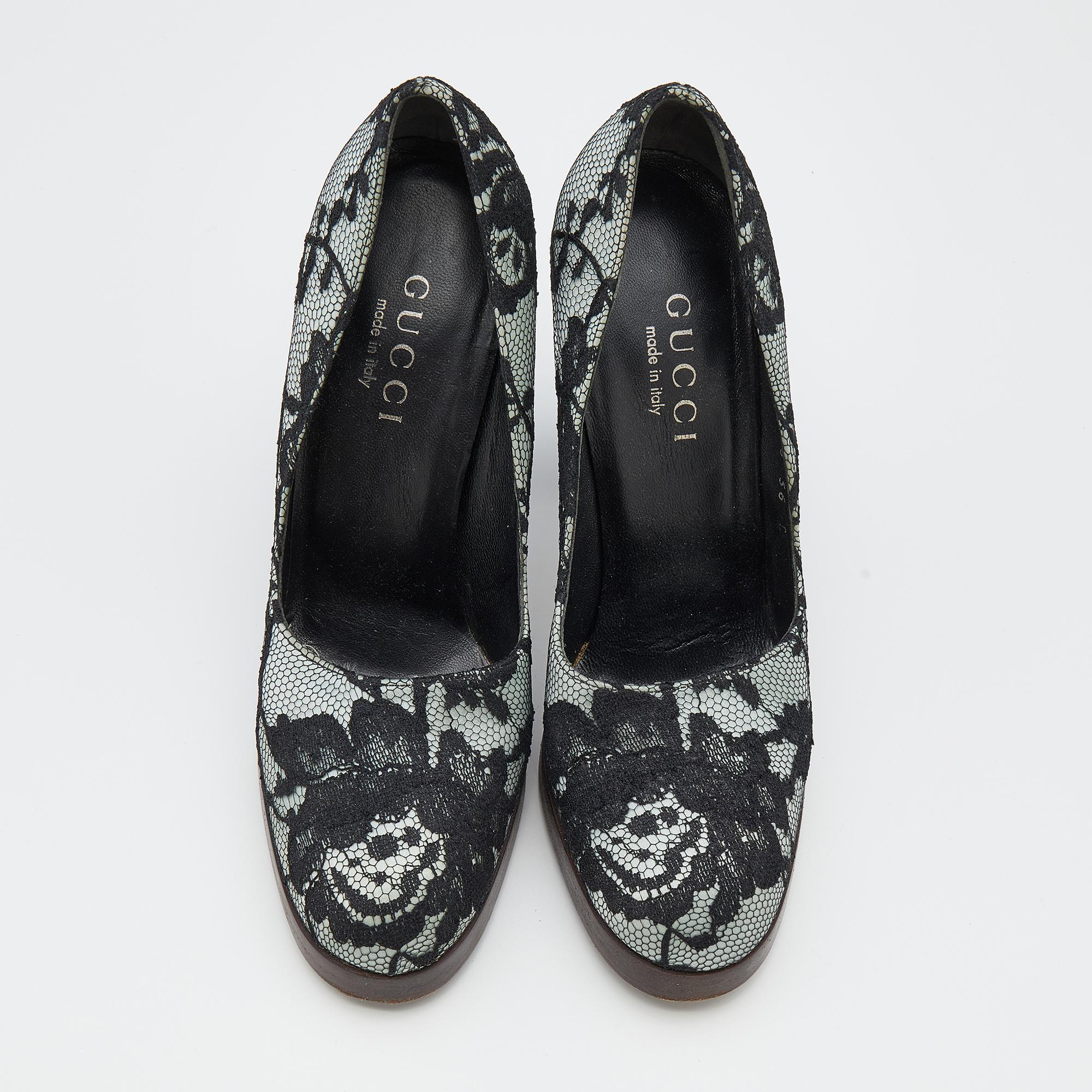 Stay comfortable throughout your day in these lovely pumps from Gucci. The floral lace & satin upper takes the form of covered toes and is mounted on a leather base and block heels.

