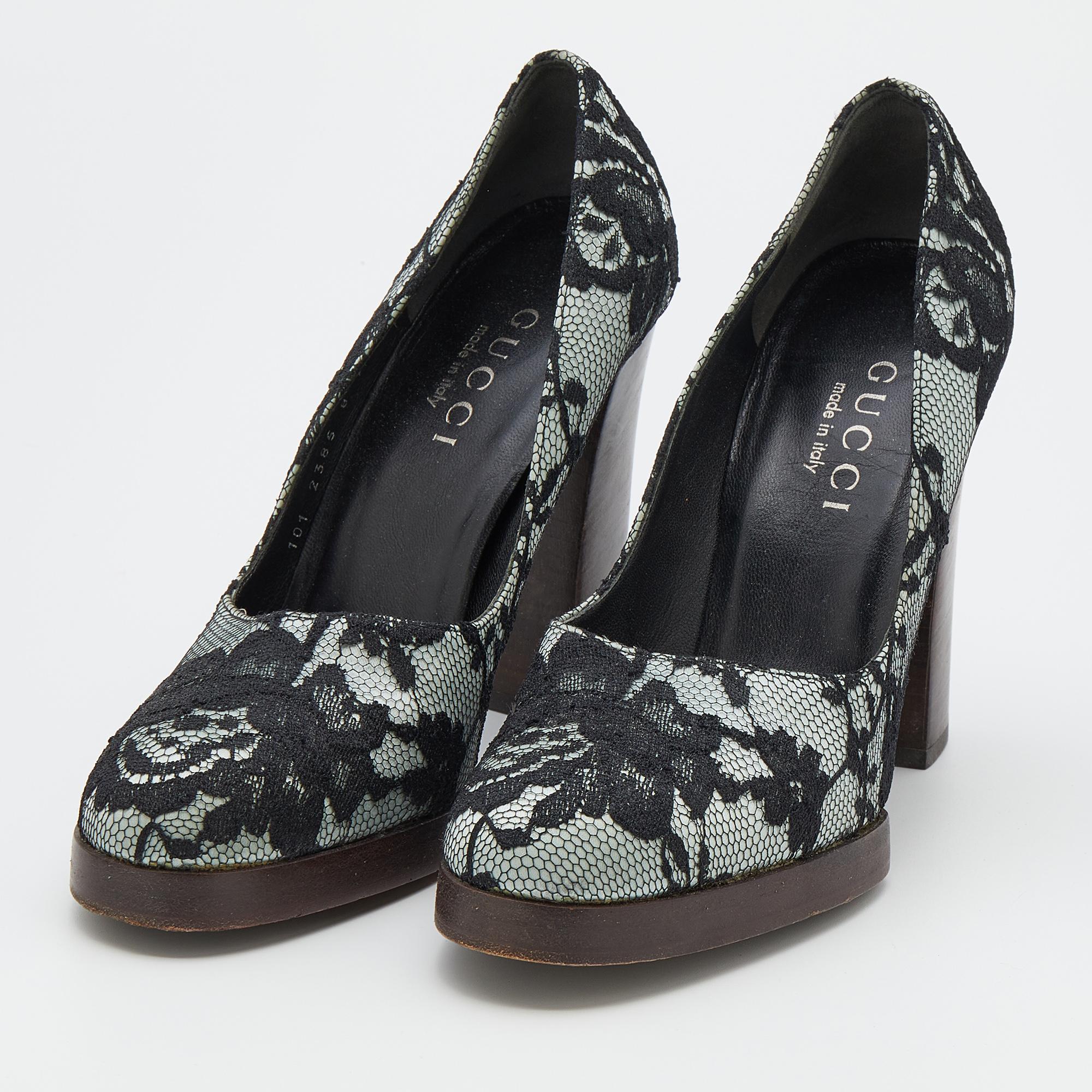 Gucci Black/Grey Floral Lace And Satin Block Heel Pumps Size 36 In Good Condition For Sale In Dubai, Al Qouz 2