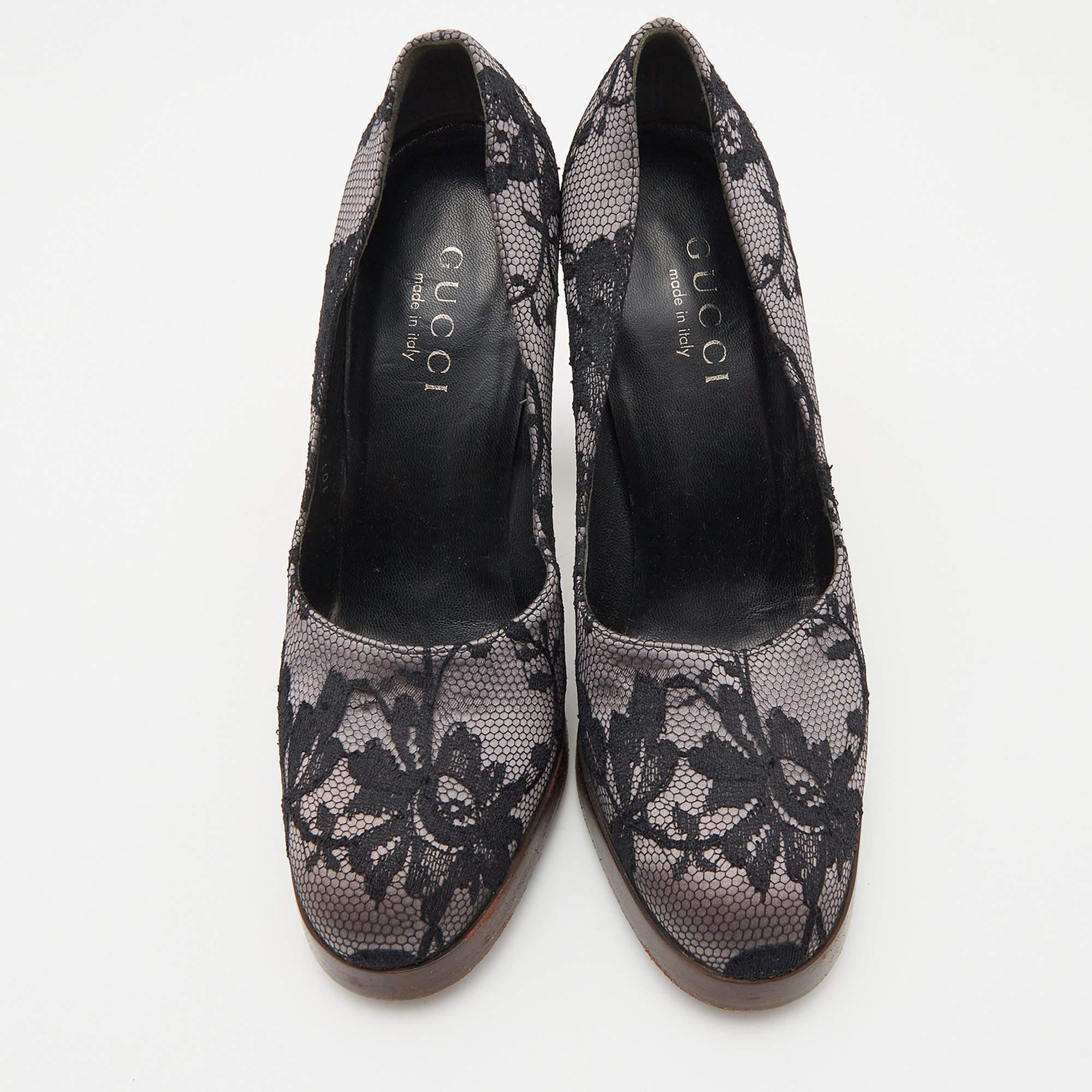 Gucci Black/Grey Floral Lace and Satin Platform Round Toe Pumps Size 37 In Good Condition For Sale In Dubai, Al Qouz 2