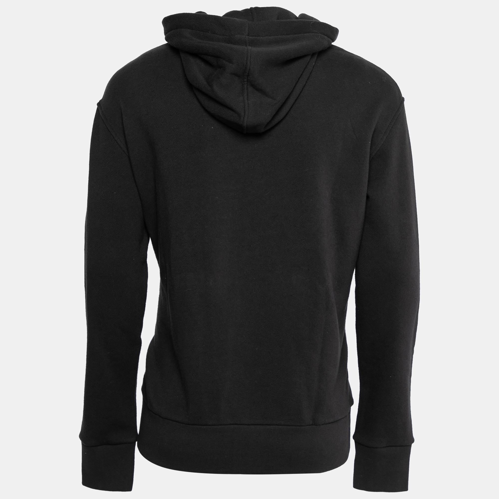 Whether you want to go out on casual outings with friends or just want to lounge around, this Gucci hoodie is a versatile piece and can be styled in many ways. It has been made using high-grade materials and the creation will go well with basic