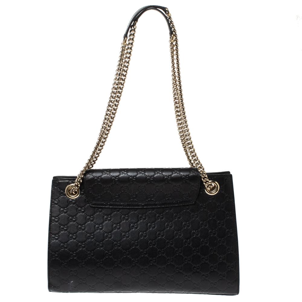 Gucci's handbags are not only well-crafted but they are also coveted because of their high appeal. This Emily Chain shoulder bag, like all of Gucci's creations, is fabulous and closet-worthy. It has been crafted from Guccissima leather and styled