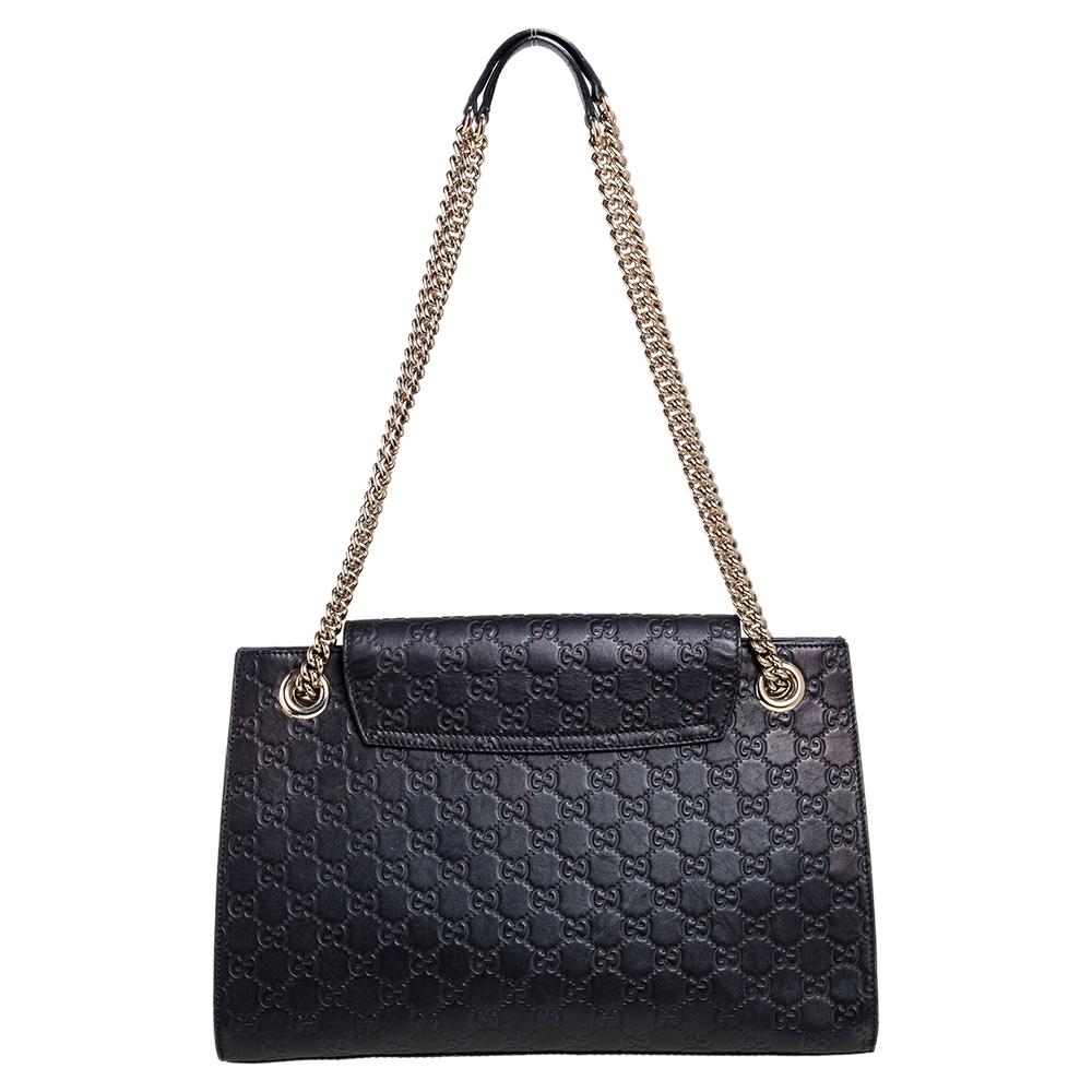 Gucci's handbags are not only well-crafted but they are also coveted because of their high appeal. This Emily Chain shoulder bag, like all of Gucci's creations, is fabulous and closet-worthy. It has been crafted from Guccissima leather and styled