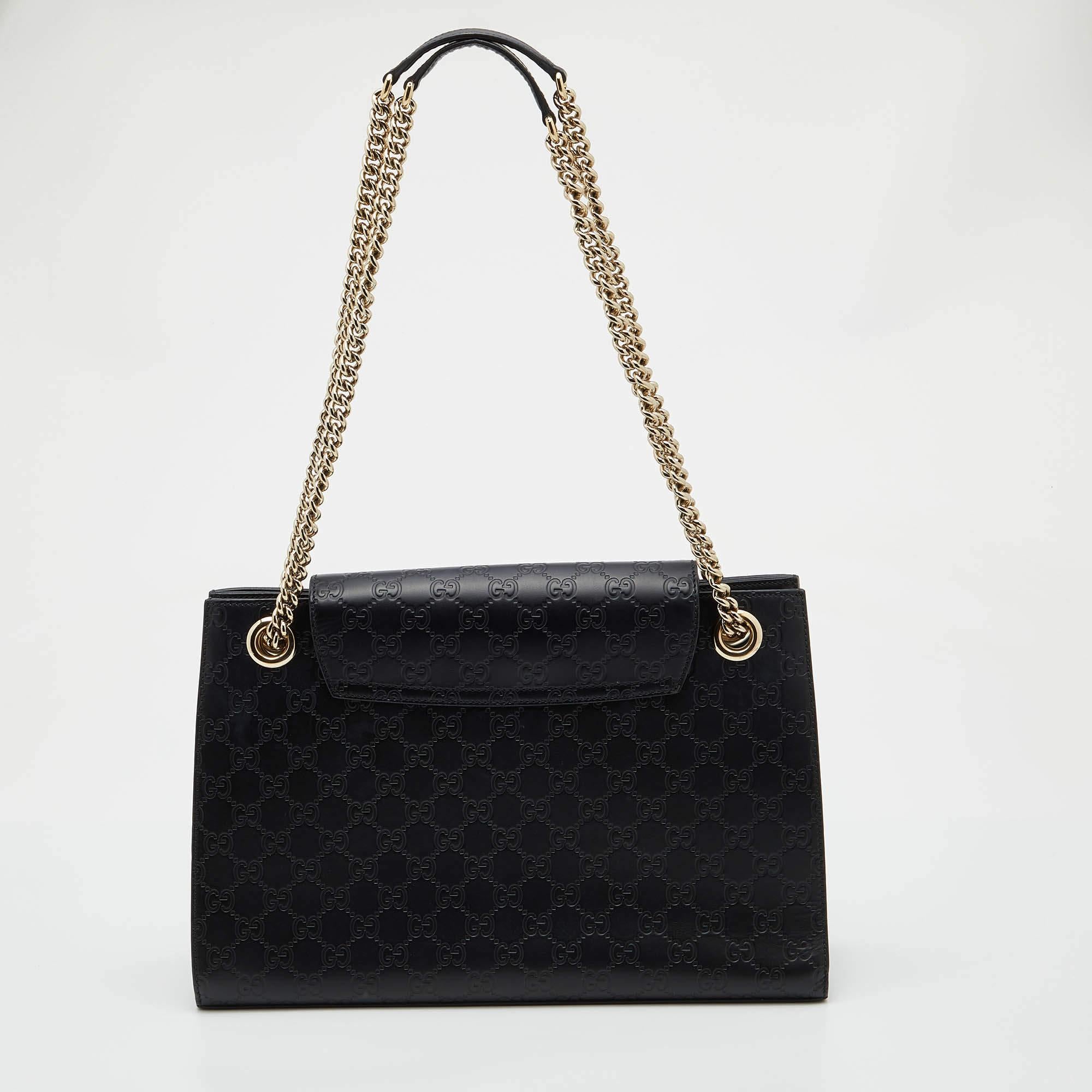 Gucci's handbags are not only well-crafted, but they are also coveted because of their high appeal. This Emily Chain shoulder bag, like all of Gucci's creations, is fabulous and closet-worthy. It has been crafted from Guccissima leather and styled