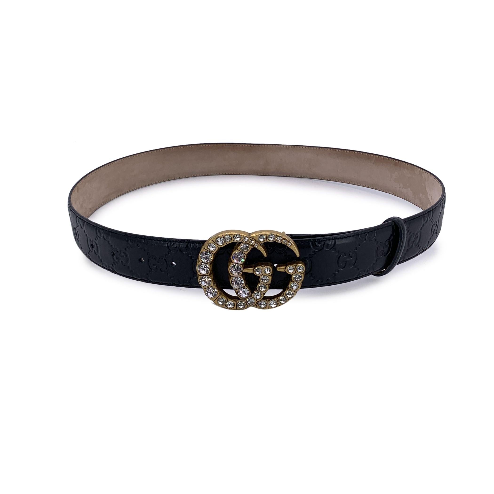 Gucci Marmont belt in black Guccissima leather. Big gold metal GG buckle embellished with crystals (2.25 inches - 5.7 cm tall). Width: 1.5 inches - 3.8 cm. 'GUCCI - Made in Italy' engraved on the reverse of the belt, serial number engraved on the