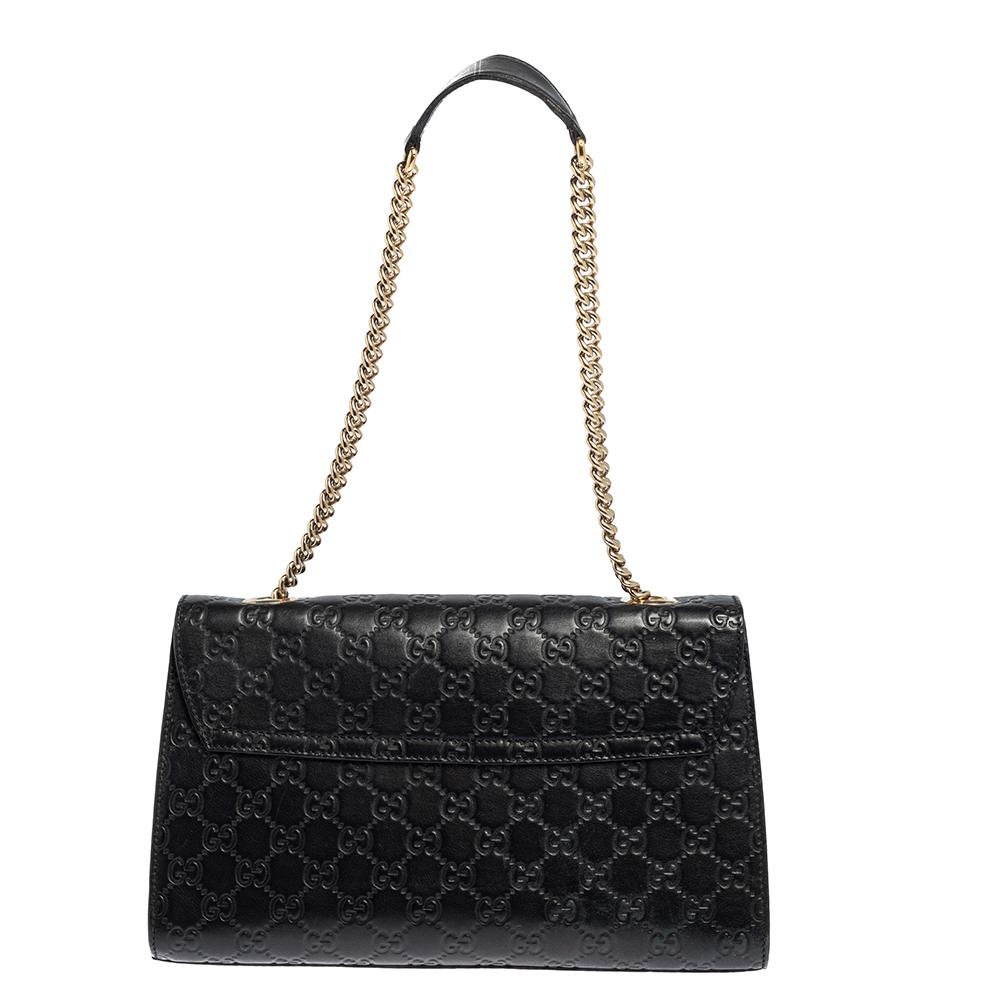 Gucci's handbags are not only well-crafted but are also coveted because of their high appeal. This Emily Chain shoulder bag, like all of Gucci's creations, is fabulous and closet-worthy. It has been crafted from Guccissima leather and styled with a