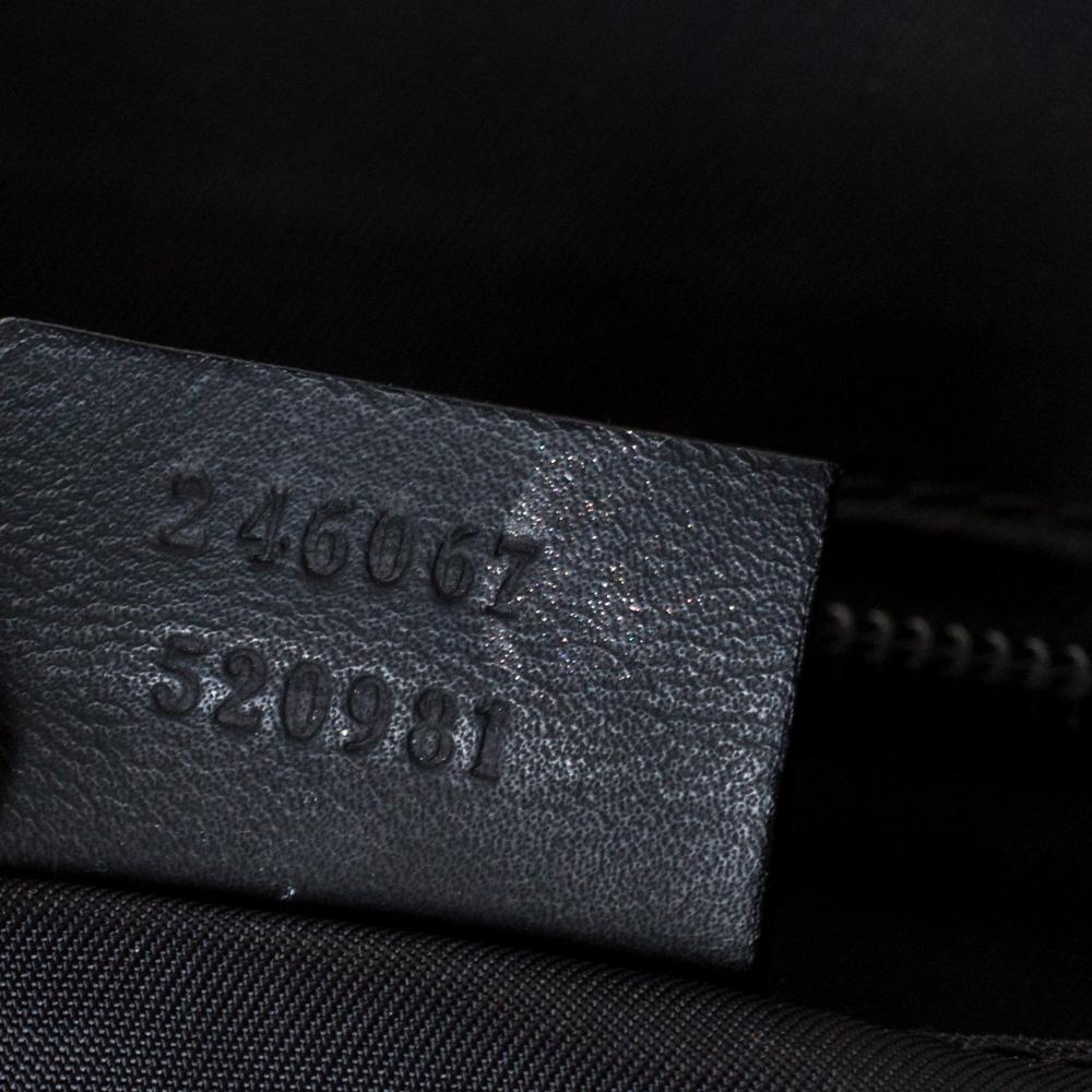 Gucci Black Guccissima Leather Medium Rubber Messenger Bag In Good Condition In Dubai, Al Qouz 2