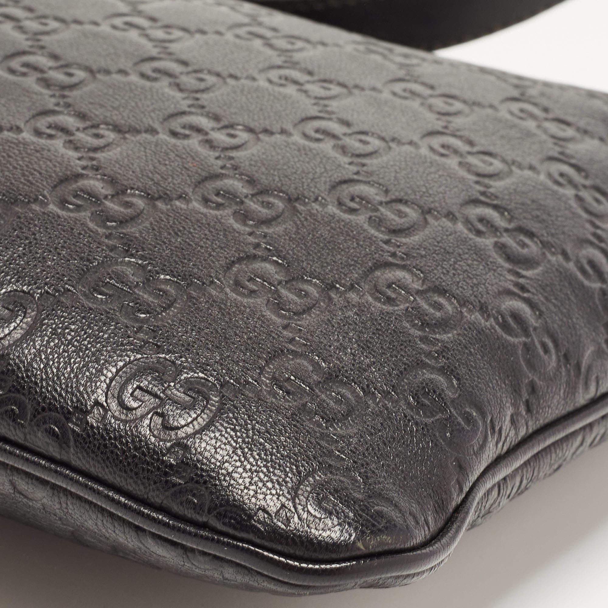 Women's Gucci Black Guccissima Leather Messenger Bag For Sale