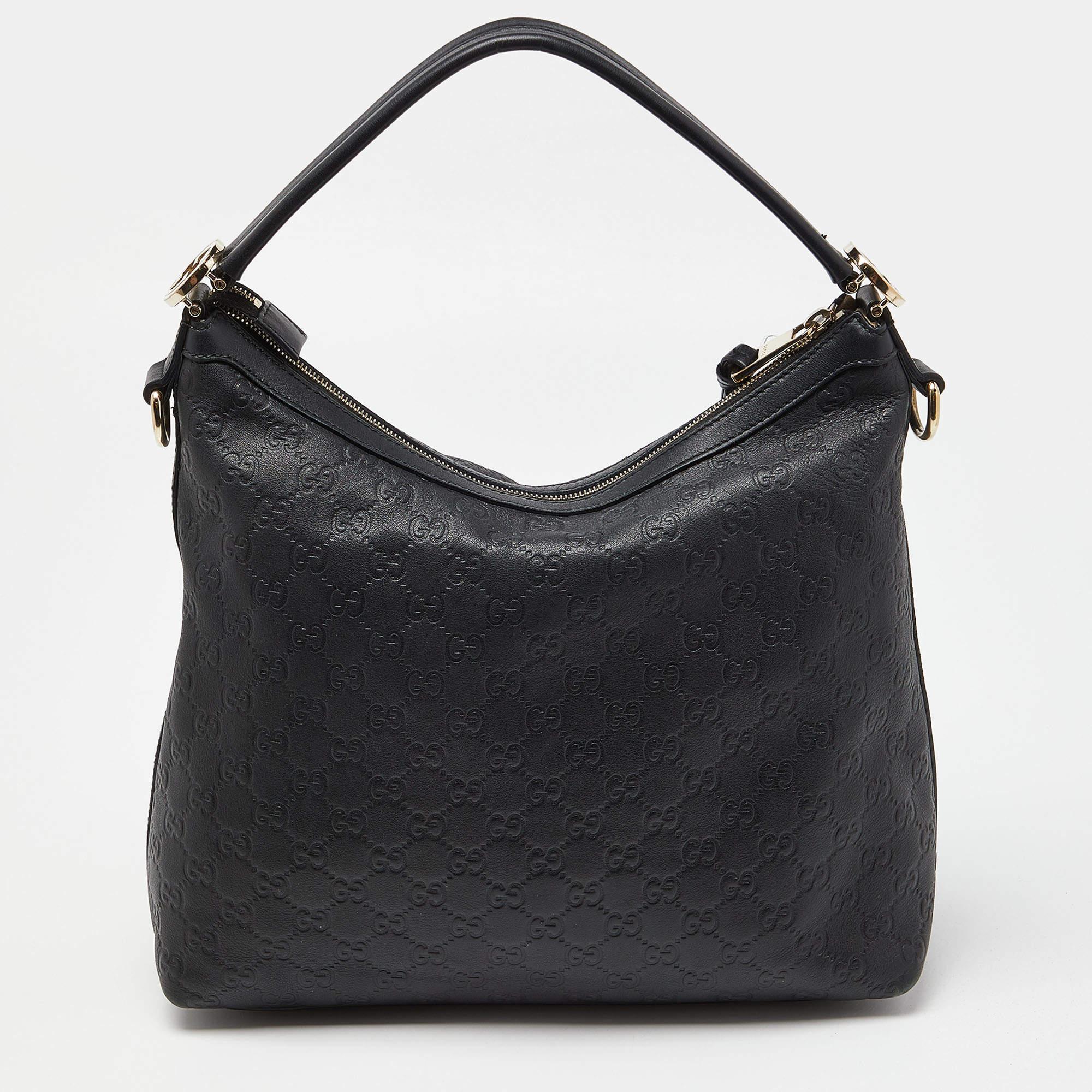 Stylish handbags never fail to make a fashionable impression. Make this designer hobo yours by pairing it with your sophisticated workwear as well as chic casual looks.

Includes: Original Dustbag

