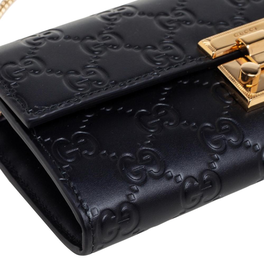 Gucci Black Guccissima Leather Padlock Chain Continental Wallet In New Condition In Dubai, Al Qouz 2