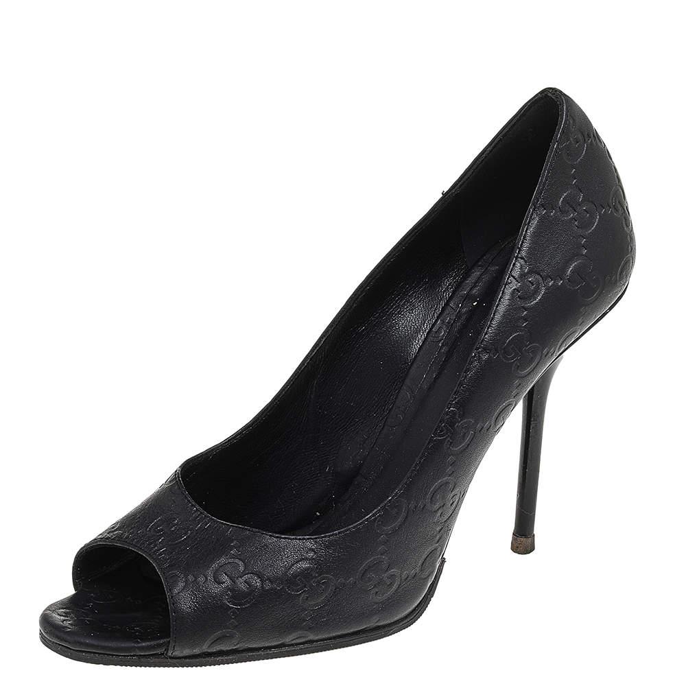 Look chic and make an elegant style statement in this pair of Guccissima leather pumps. These elegant Gucci pumps are your favorite go-to option for any special occasion. The plush design of these classic black pumps, including peep toes and high