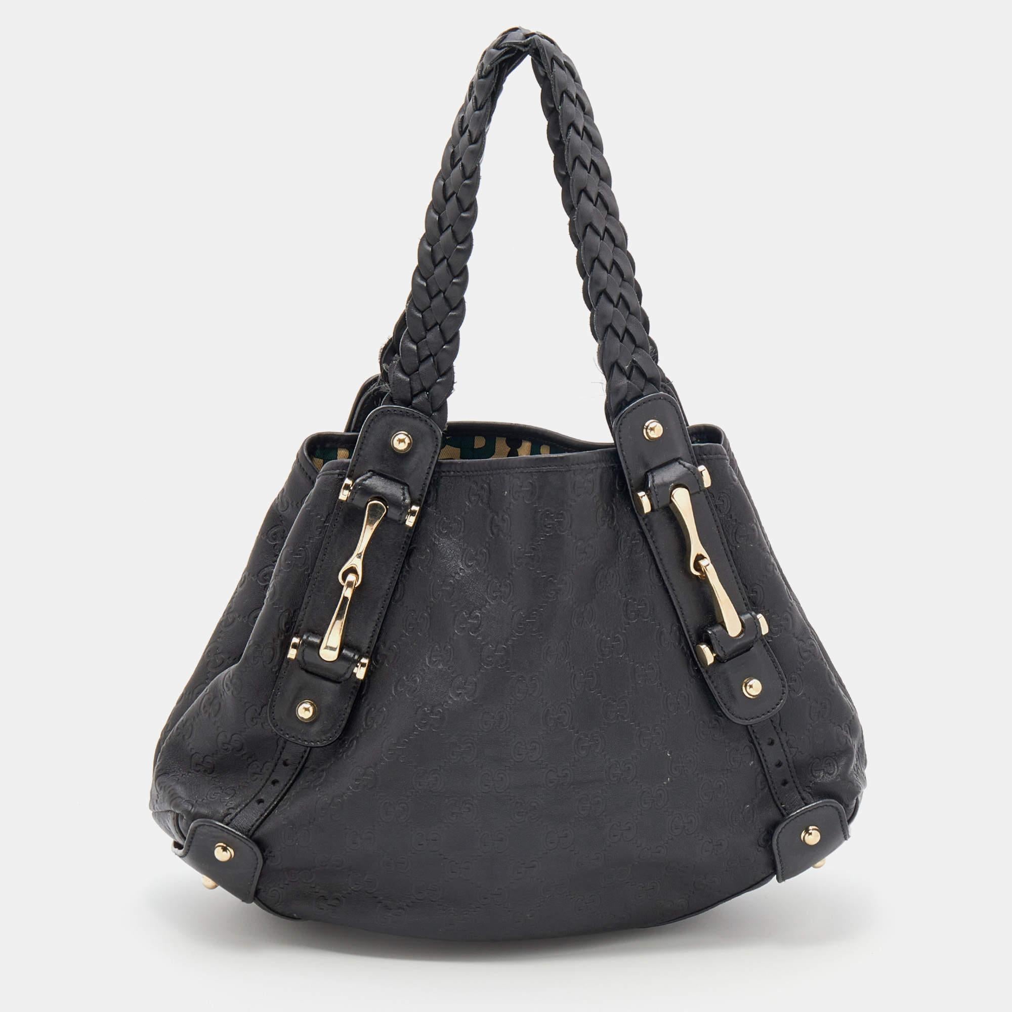 Take your style a notch higher with this Pelham shoulder bag from Gucci. Cut from Guccissima leather, the lovely bag features two braided handles, a spacious fabric interior, and gold-tone details. It is perfect for daily use.

