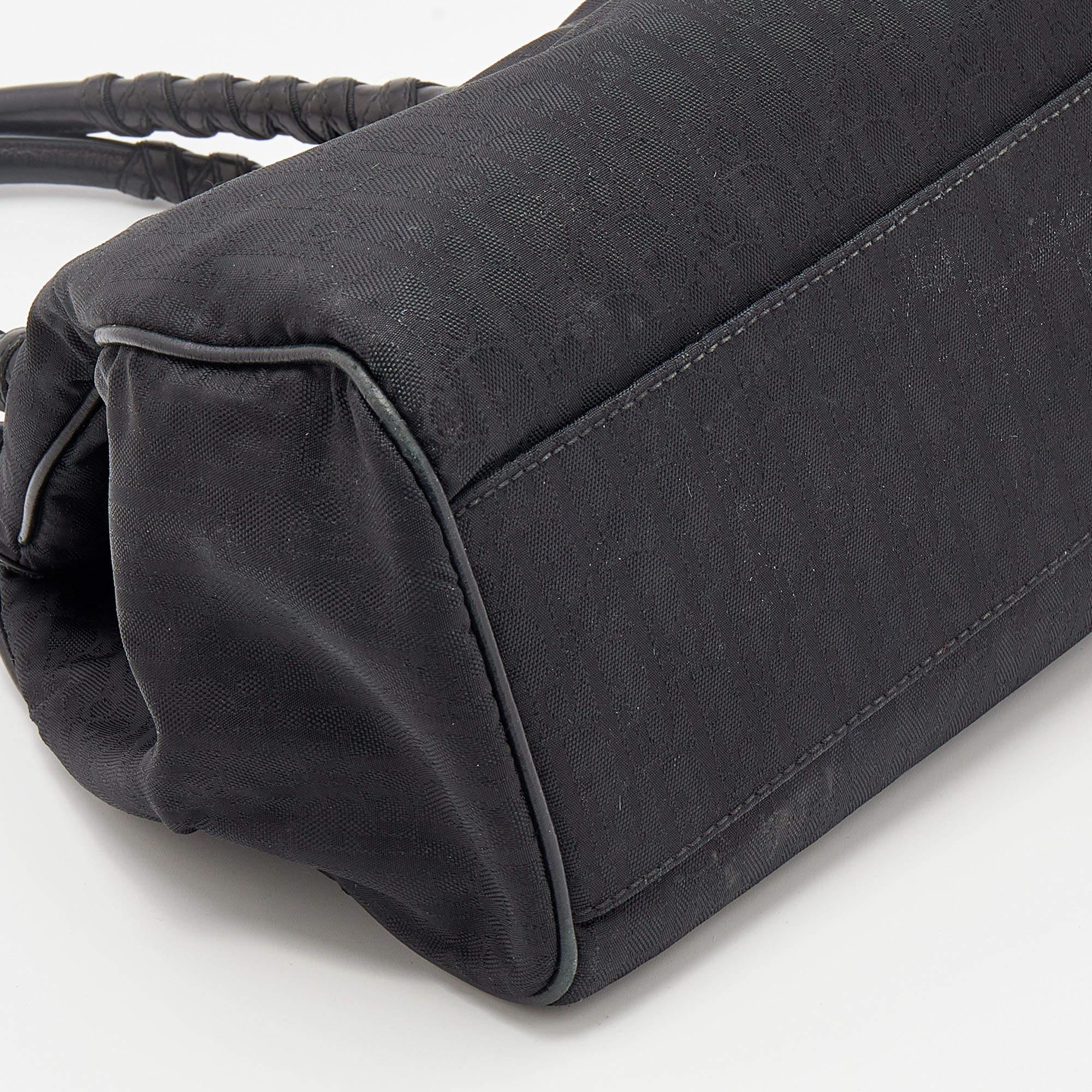 Gucci - Sac à bandoulière en cuir noir « Pelham » Guccissima 3