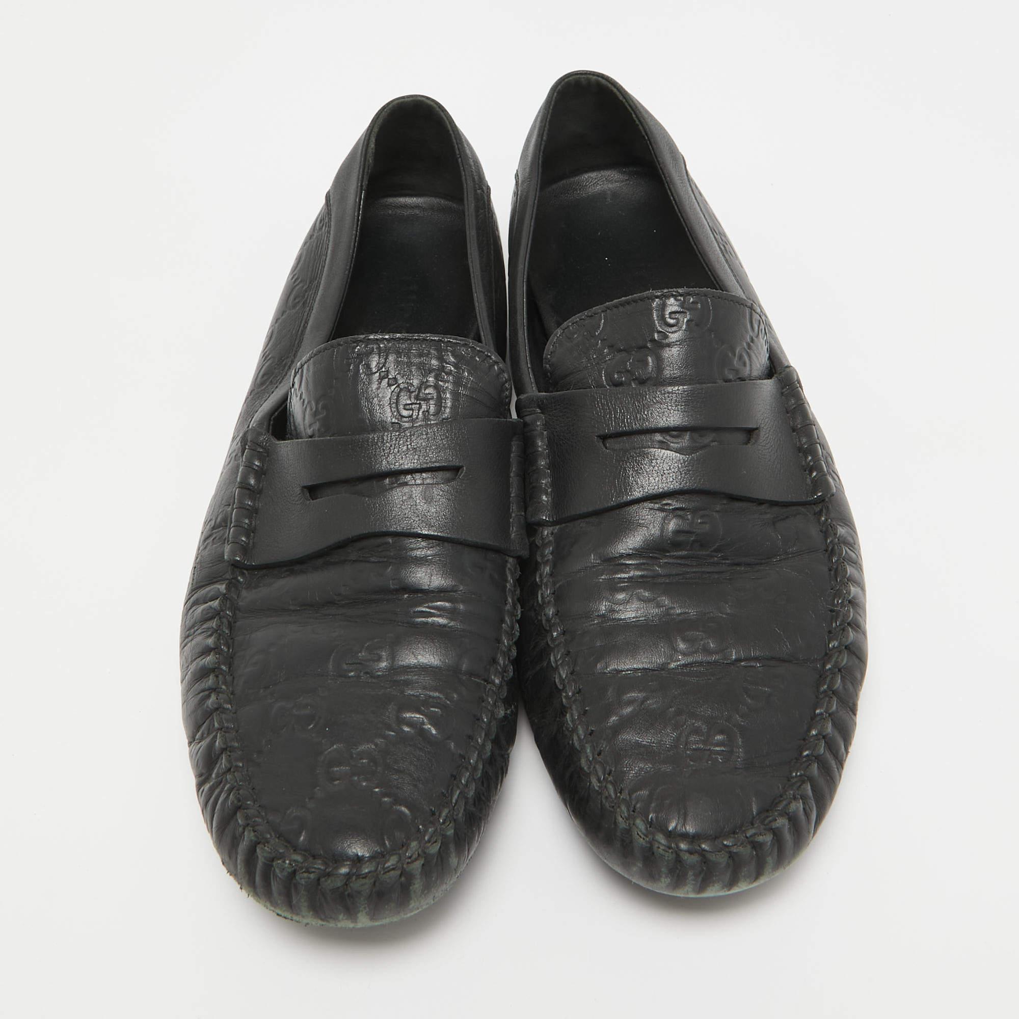 Noir Gucci Mocassins à enfiler en cuir Guccissima noir Taille 42.5 en vente