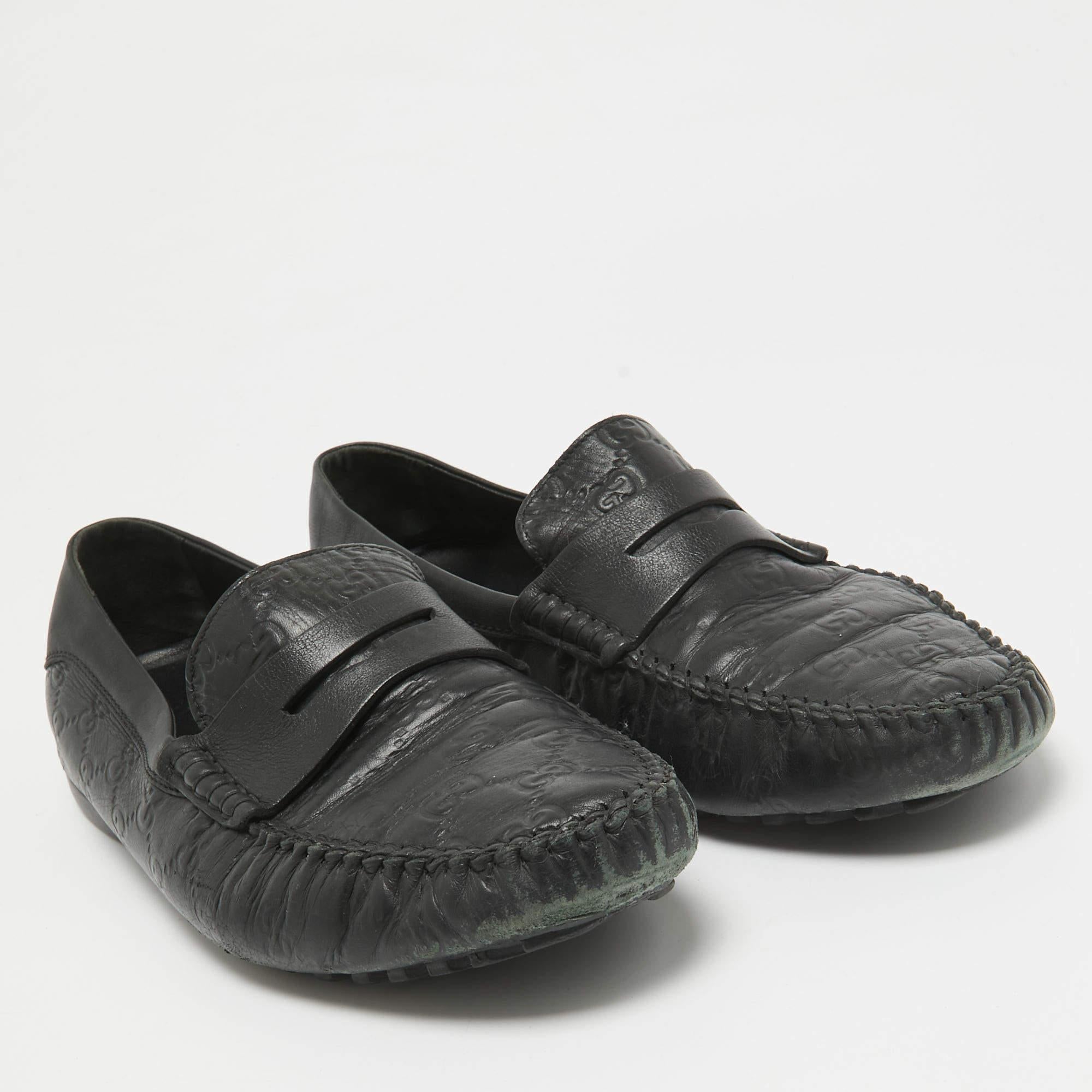 Gucci Mocassins à enfiler en cuir Guccissima noir Taille 42.5 État moyen - En vente à Dubai, Al Qouz 2