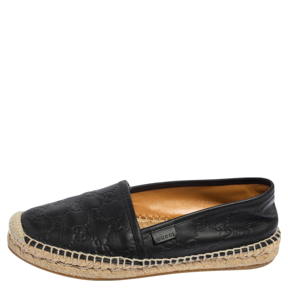 These espadrilles are crafted with Guccissima leather featuring sturdy rubber soles and the brand label on the sides. This black pair from Gucci comes with uber-comfortable leather insoles. These chic flats will make your feet look fashionable.