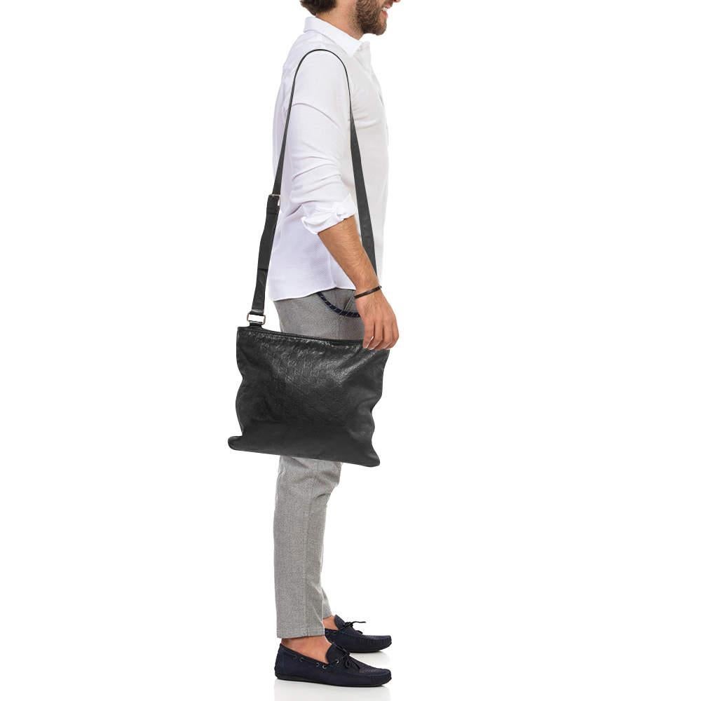 Gucci Black Guccissima Leather Slim Messenger Bag In Fair Condition In Dubai, Al Qouz 2