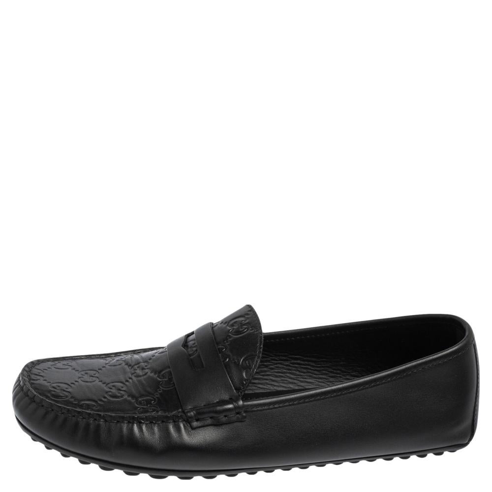 Tick all the style boxes when you wear this pair of timeless Gucci loafers. The men's loafers are crafted from Guccissima leather and supported by rubber pebbled soles. Give your style a luxe spin with these stylish black Gucci shoes.

Includes: