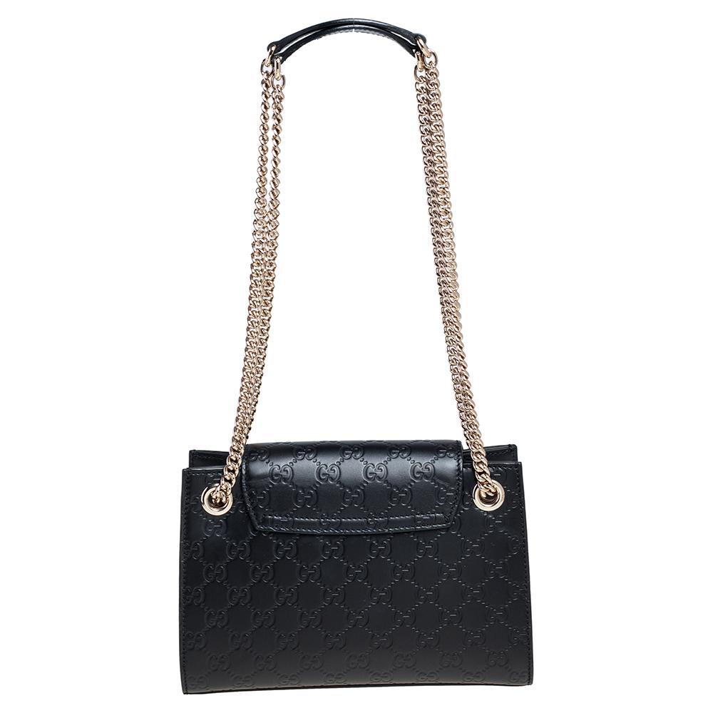 Gucci's handbags are not only well-crafted but are also coveted because of their high appeal. This Emily Chain shoulder bag, like all of Gucci's creations, is fabulous and closet-worthy. It has been crafted from Guccissima leather and styled with a