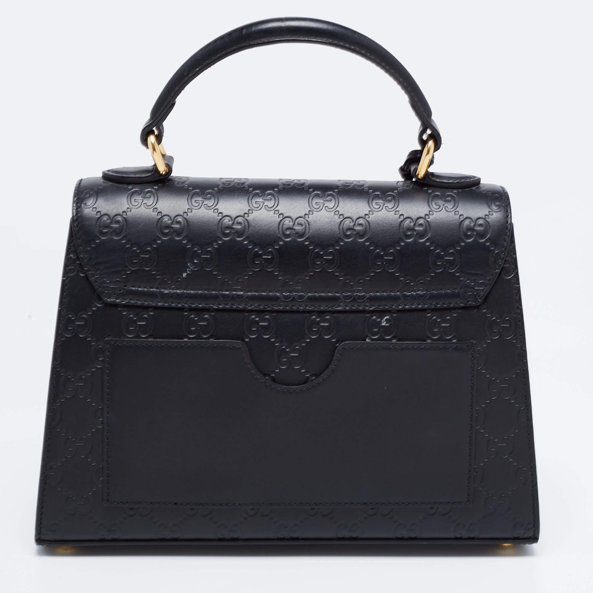 A chic bag for you to step out in style and win compliments! This bag from Gucci comes crafted from the choicest material and features a top handle and a spacious interior that can easily store your daily essentials. The bag exudes an aura of