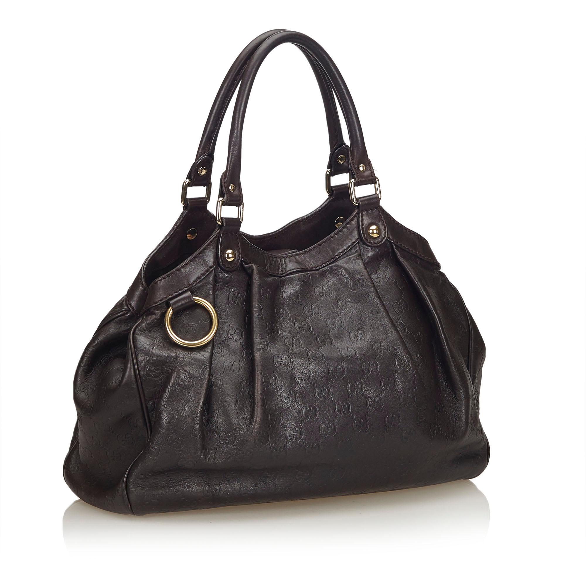 The Sukey features a leather body, rolled leather handles, a top button clasp closure, and an interior zip pocket. It carries as AB condition rating.

Inclusions: 
This item does not come with inclusions.

Dimensions:
Length: 30.00 cm
Width: 33.00