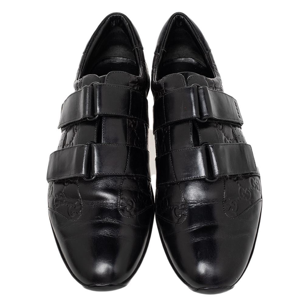 Refuse to compromise comfort with style and opt for this pair from Gucci as it has been purposely built to help you look stylish and ease your feet. Crafted from Guccissima leather, the sneakers carry a low top design. Complete with velcro straps
