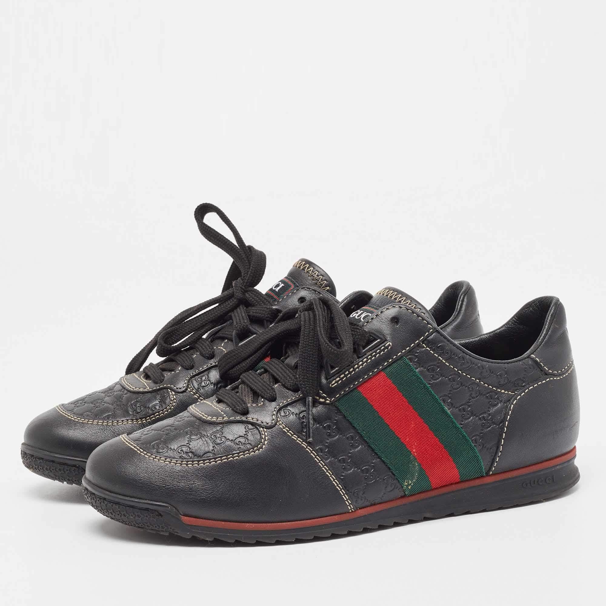 These black sneakers from Gucci offer the best of comfort. They are designed in a low-top profile and are perfect to be worn all day.

