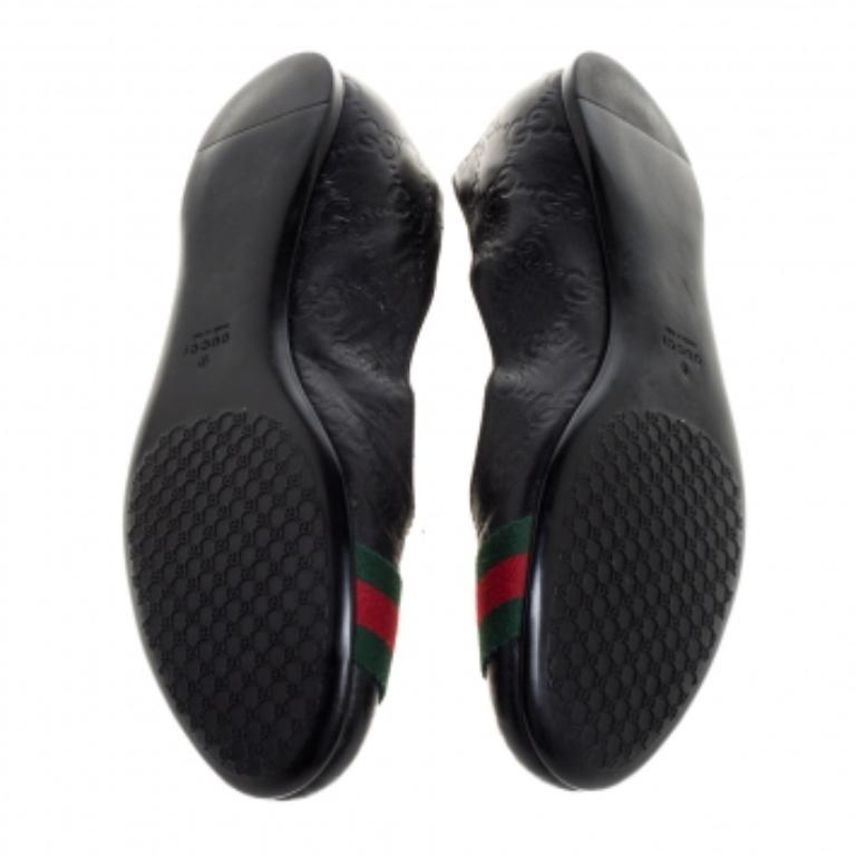 These black Gucci ballet flats are simply elegant and luxe. Crafted from Guccisima leather, they flaunt signature Web details on the uppers, round toes, and leather insoles for maximum ease when you walk.