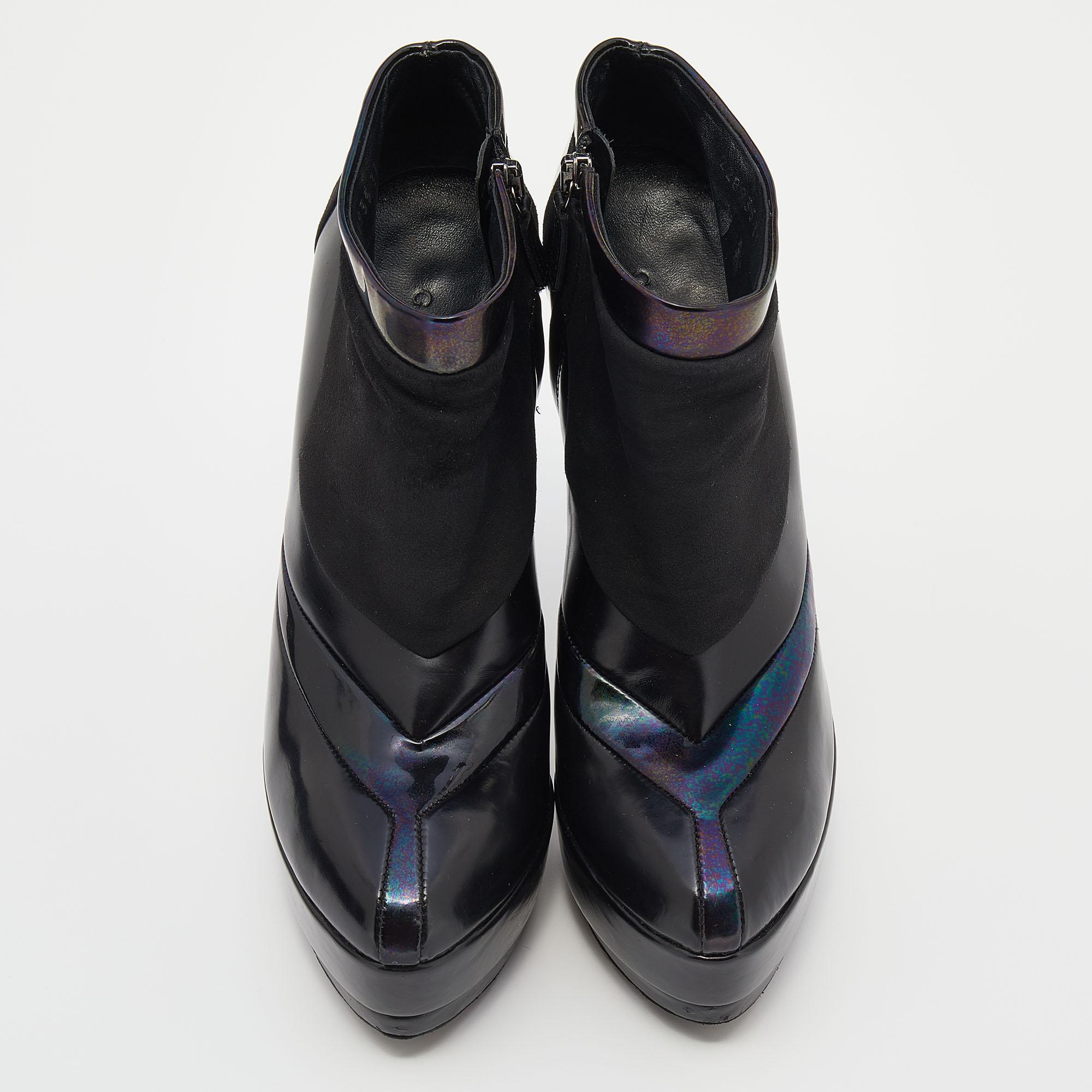 Meticulously designed, one can instantly fall in love with these ankle boots from Gucci! Painstakingly crafted into a smart silhouette, these boots are on-point with style. They come with comfortable insoles and durable outsoles. These boots are