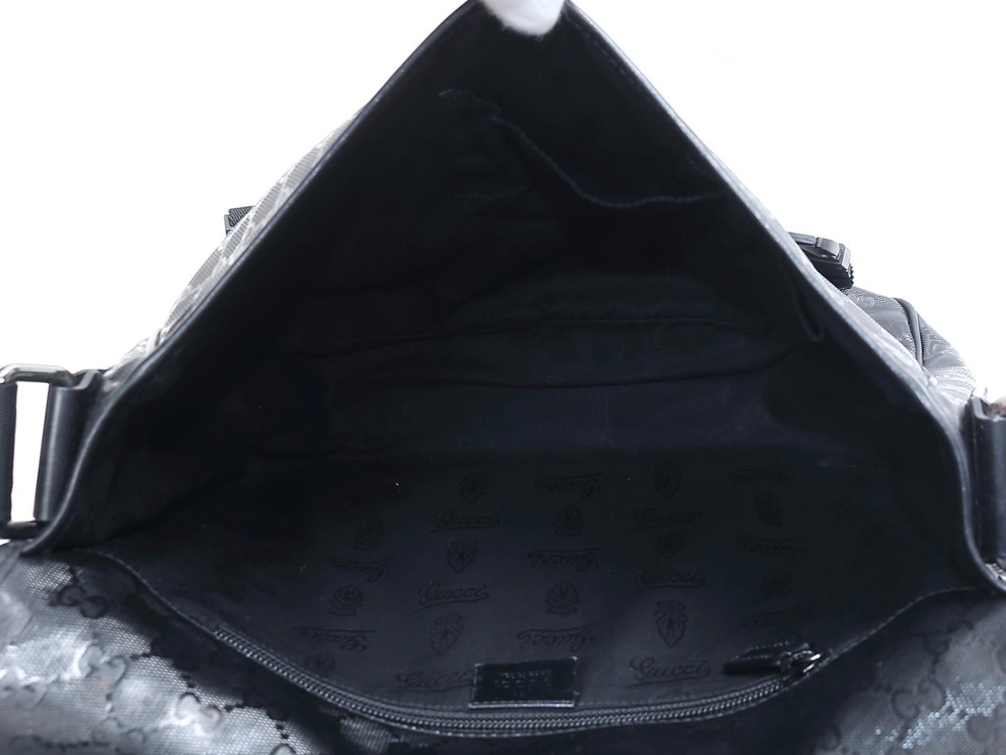 Gucci Black Imprime Monogram Flap Medium Messenger Bag (201732) In Good Condition For Sale In Montreal, Quebec