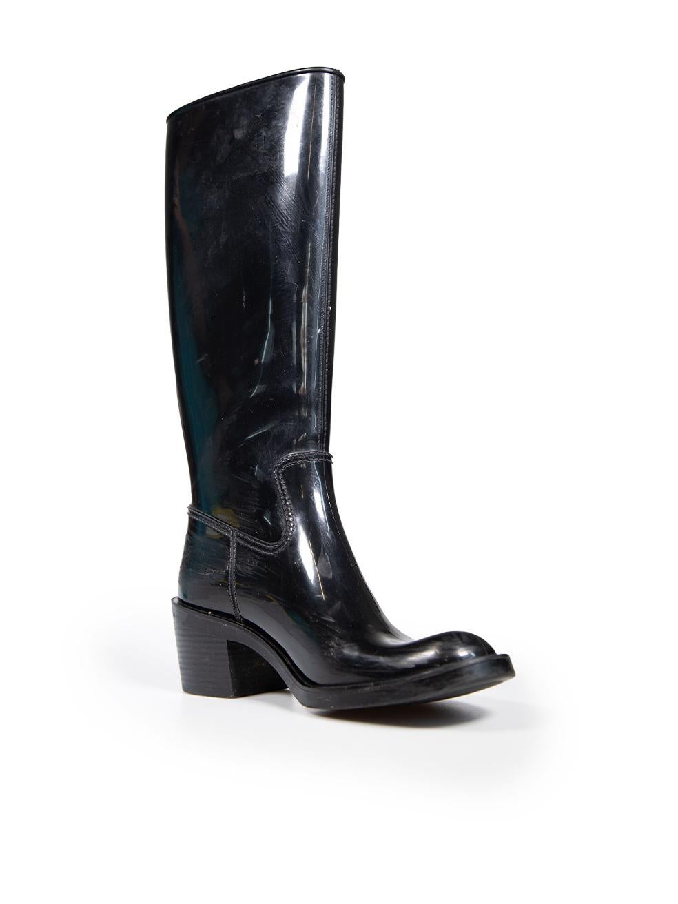 CONDITION is Good. Minor wear to boots is evident. Light signs of scratches and abrasions to overall rubber especially around the sides and rear of both shoes on this used Gucci designer resale item.
 
 
 
 Details
 
 
 Black
 
 Rubber
 
 Rain