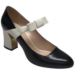 Gucci Black & Ivory chunky heel pump w/ front bow-38.5