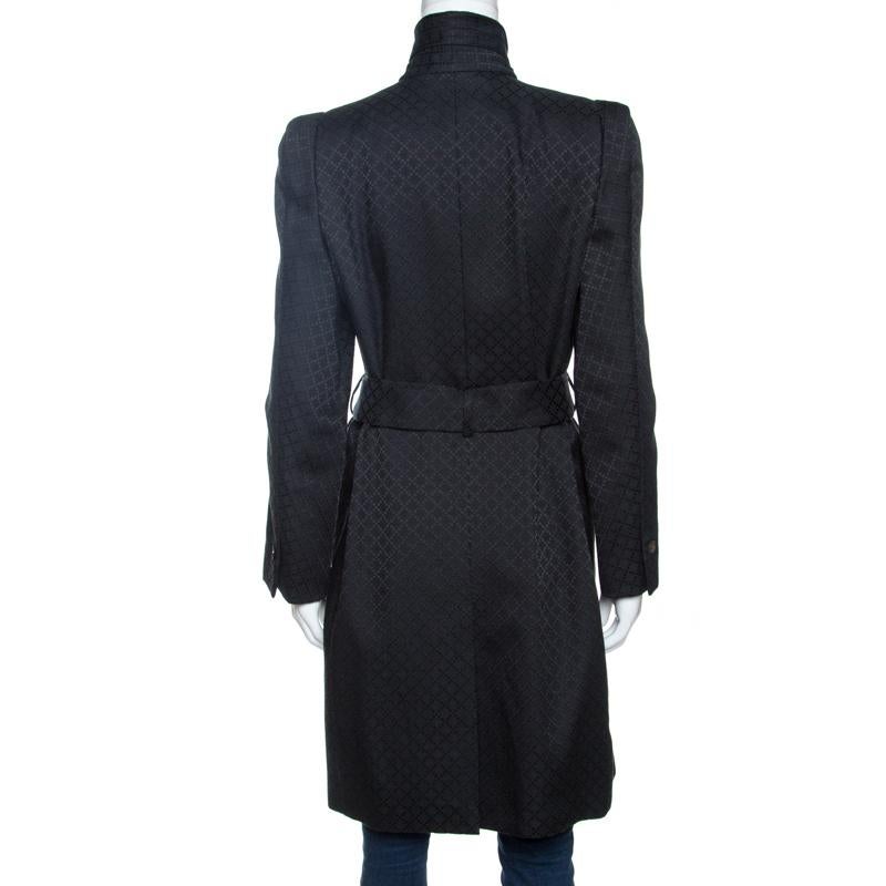 A coat to wear and treasure for years is this one in back. It is made from a quality cotton blend and designed with a belt to cinch the waist. This Gucci trench coat is not just well-tailored or appealing, it is also stylish and comfortable. It