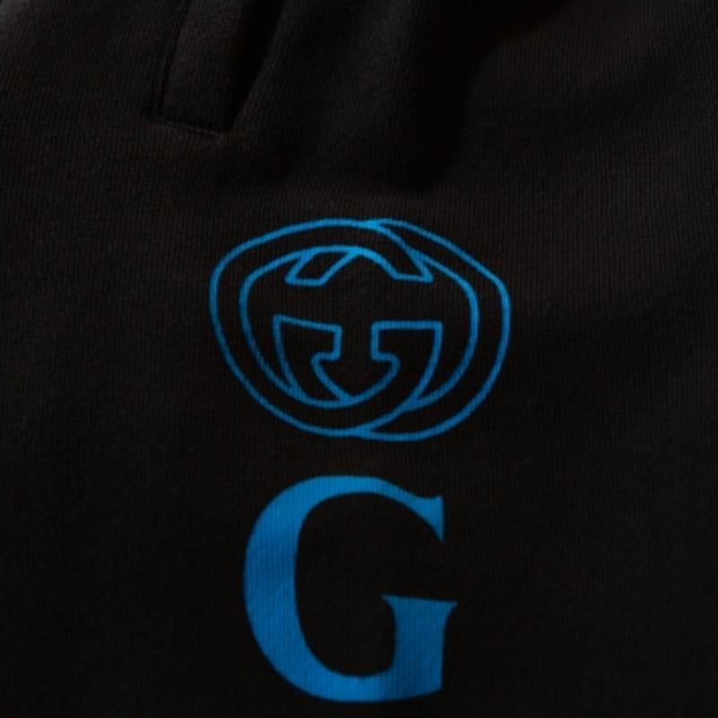 Schwarze Gucci-Strick-Traghose mit kontrastierendem vertikalem Logodruck und Logodruck M Herren im Angebot