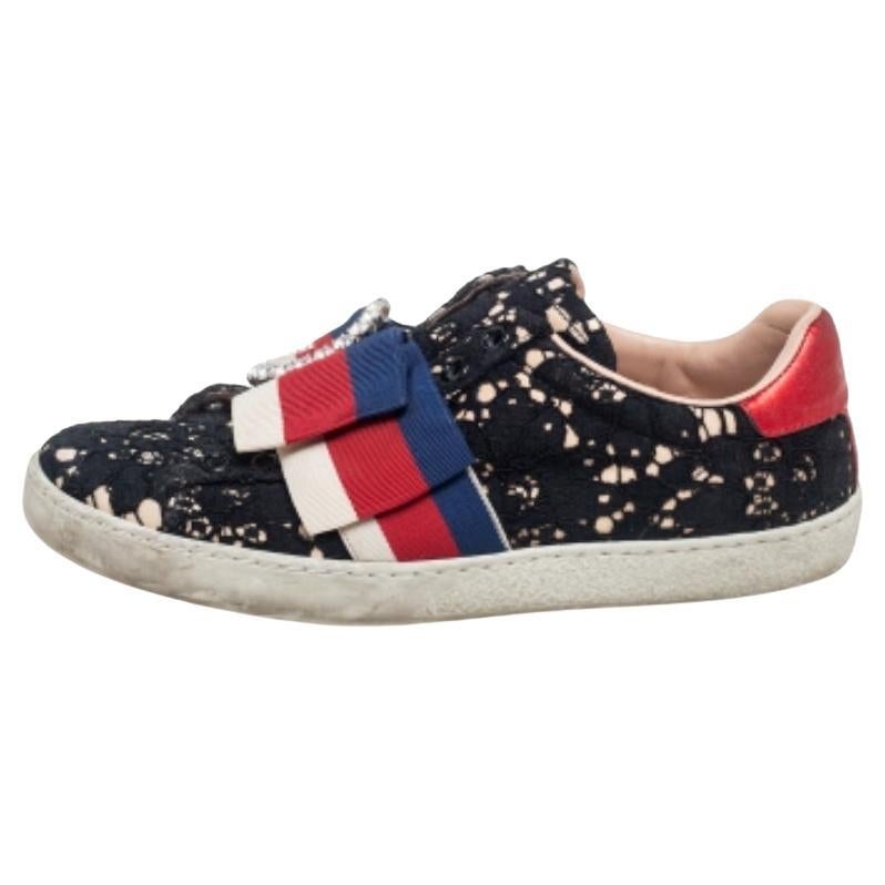 Gucci Schwarz Spitze Ace Web Crystal verschönert Slip On Sneakers Größe 34.5