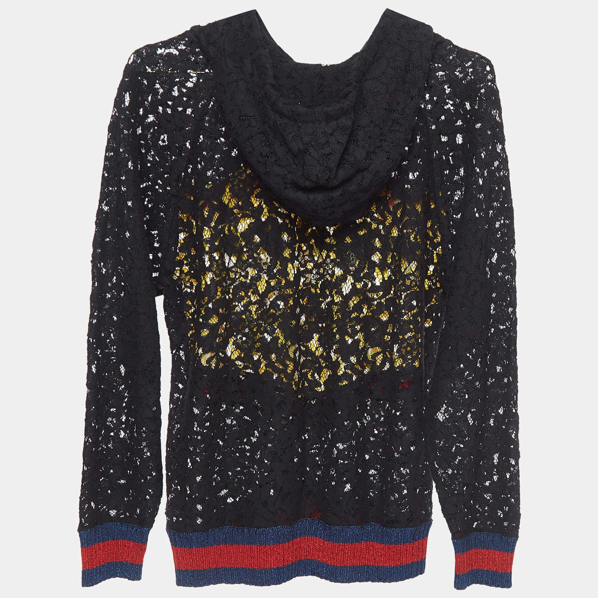 This hoodie is all about sporting a classy and comfy style. It is tailored from soft fabric, which is highlighted with signature accents.


