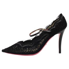 Gucci Black Lace Virginia Mary Jane Pumps Size 38.5