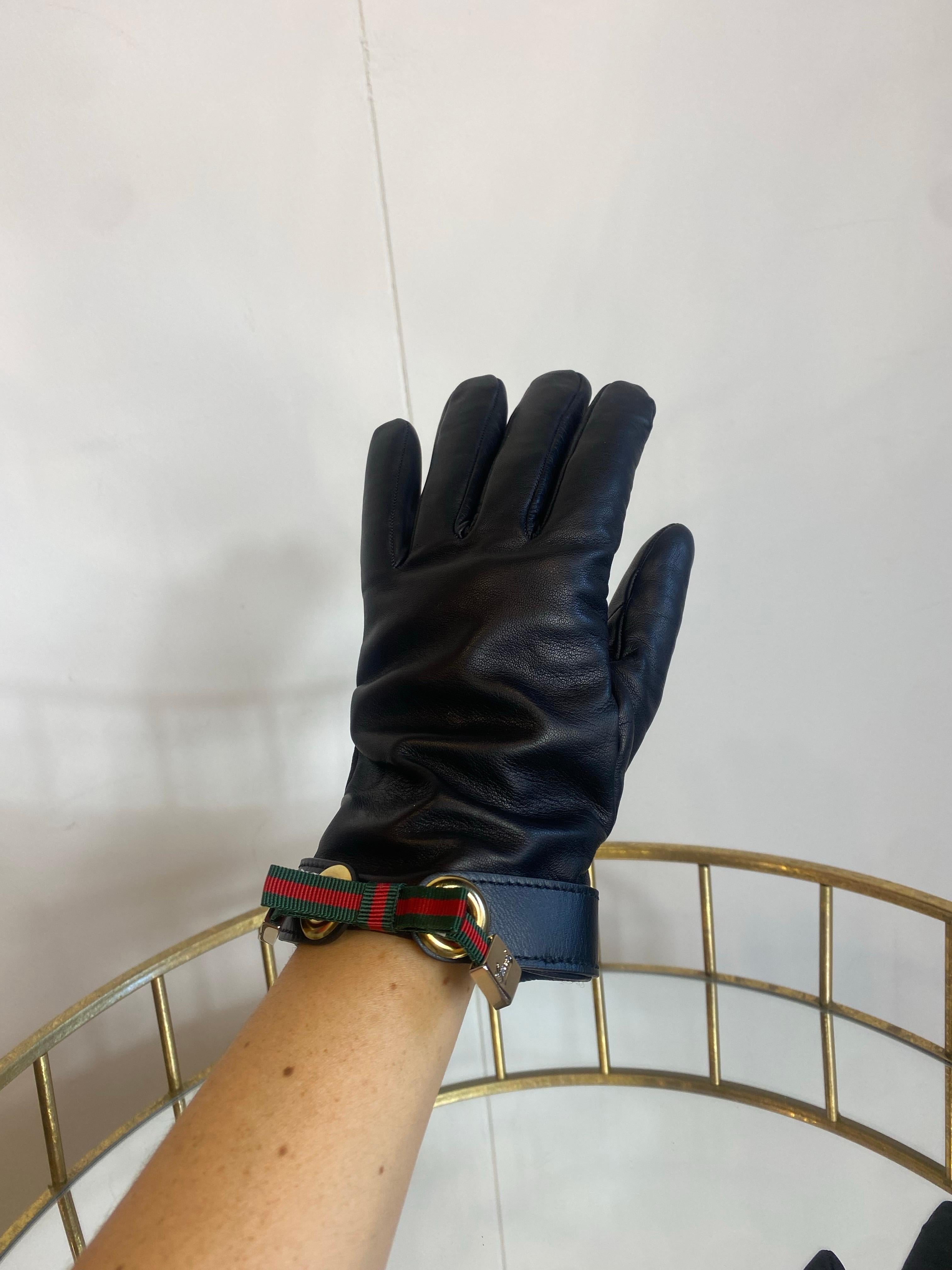 Women's or Men's Gucci black Lambskin Gloves For Sale