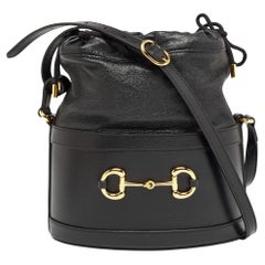Gucci 1955 Horsebit Bucket Bag aus schwarzem Leder
