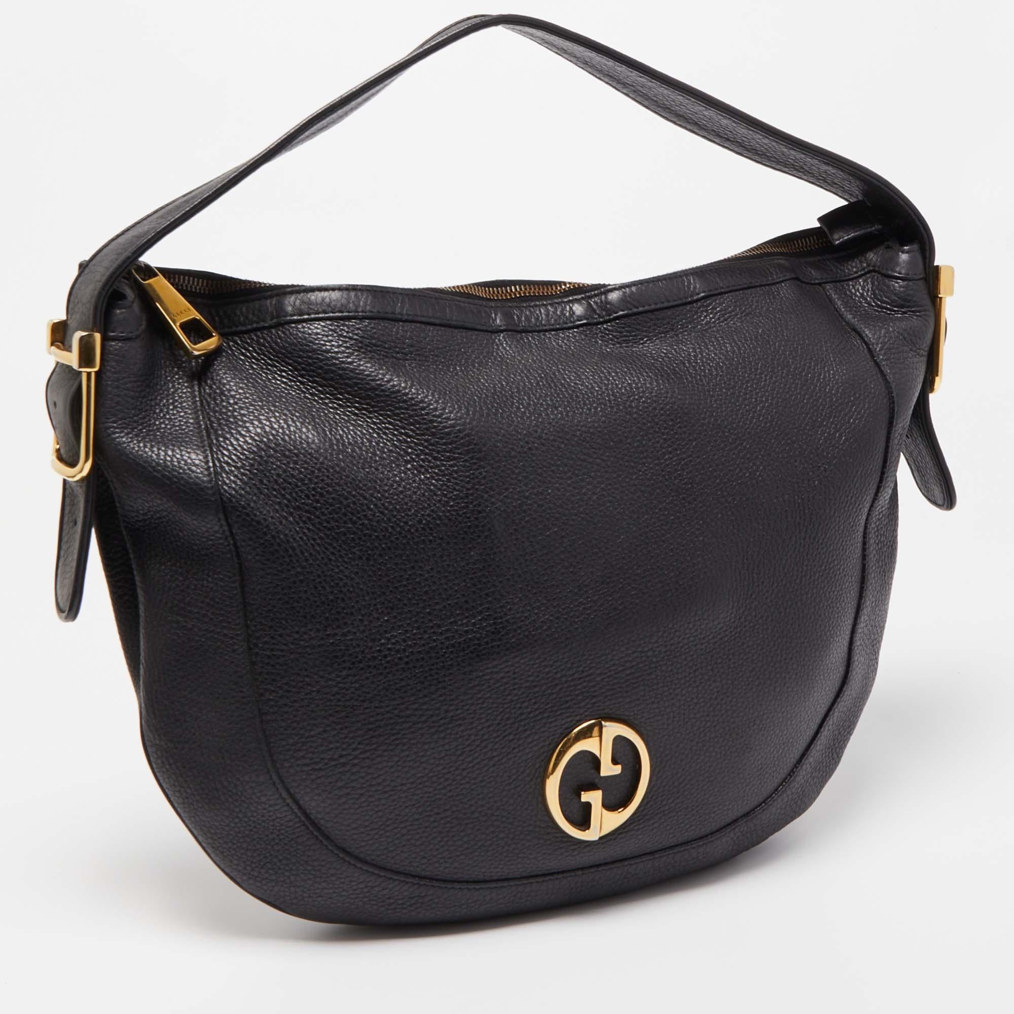 Elevate your style with this Gucci women's bag. Merging form and function, this exquisite accessory epitomizes sophistication, ensuring you stand out with elegance and practicality by your side

