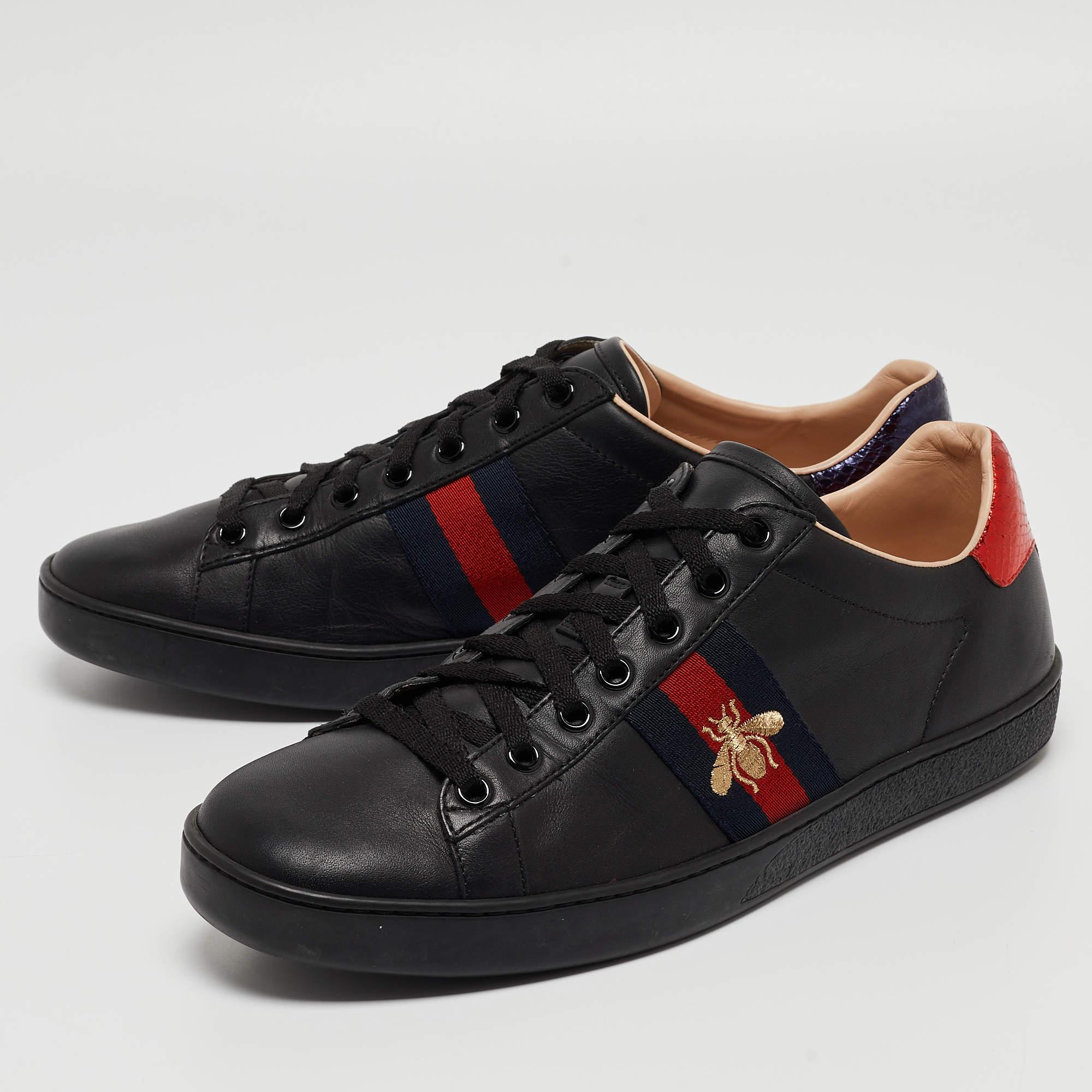 Gucci Black Leather Ace Web Bee Low Top Sneakers Size 39.5 In Excellent Condition For Sale In Dubai, Al Qouz 2