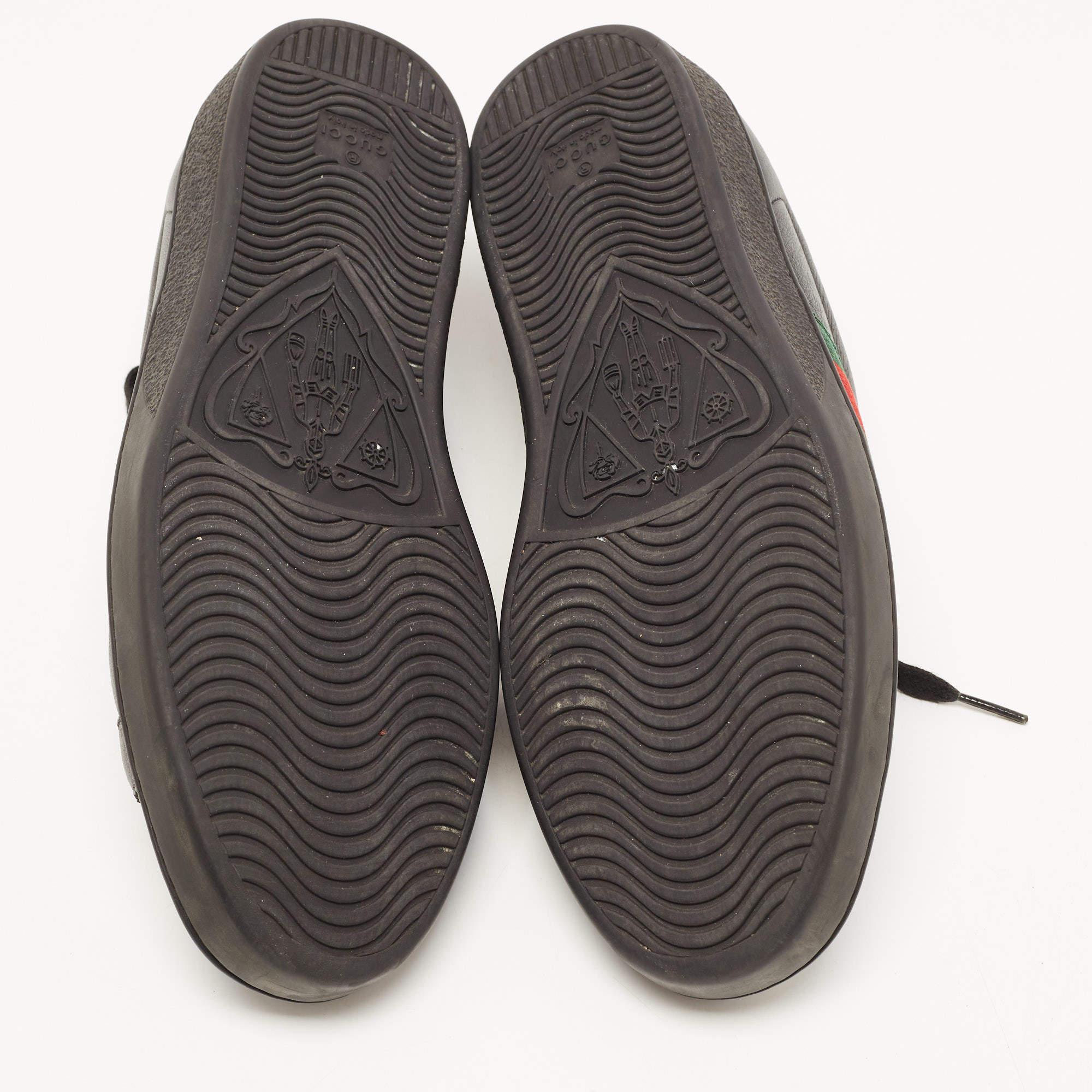 Gucci Black Leather Ace Web Low Top Sneakers Size 42 In Good Condition In Dubai, Al Qouz 2