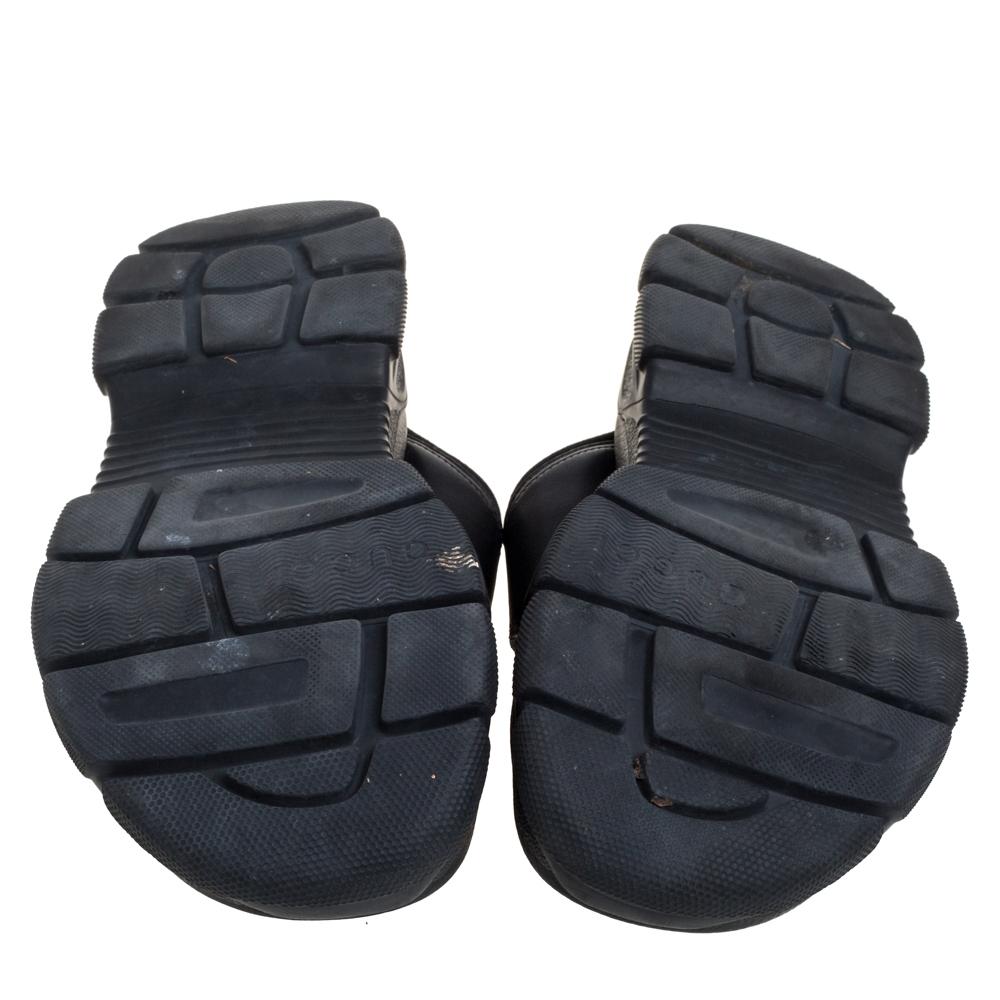 Gucci Black Leather Aguru Buckle Slide Sandals Size 42 In Good Condition In Dubai, Al Qouz 2