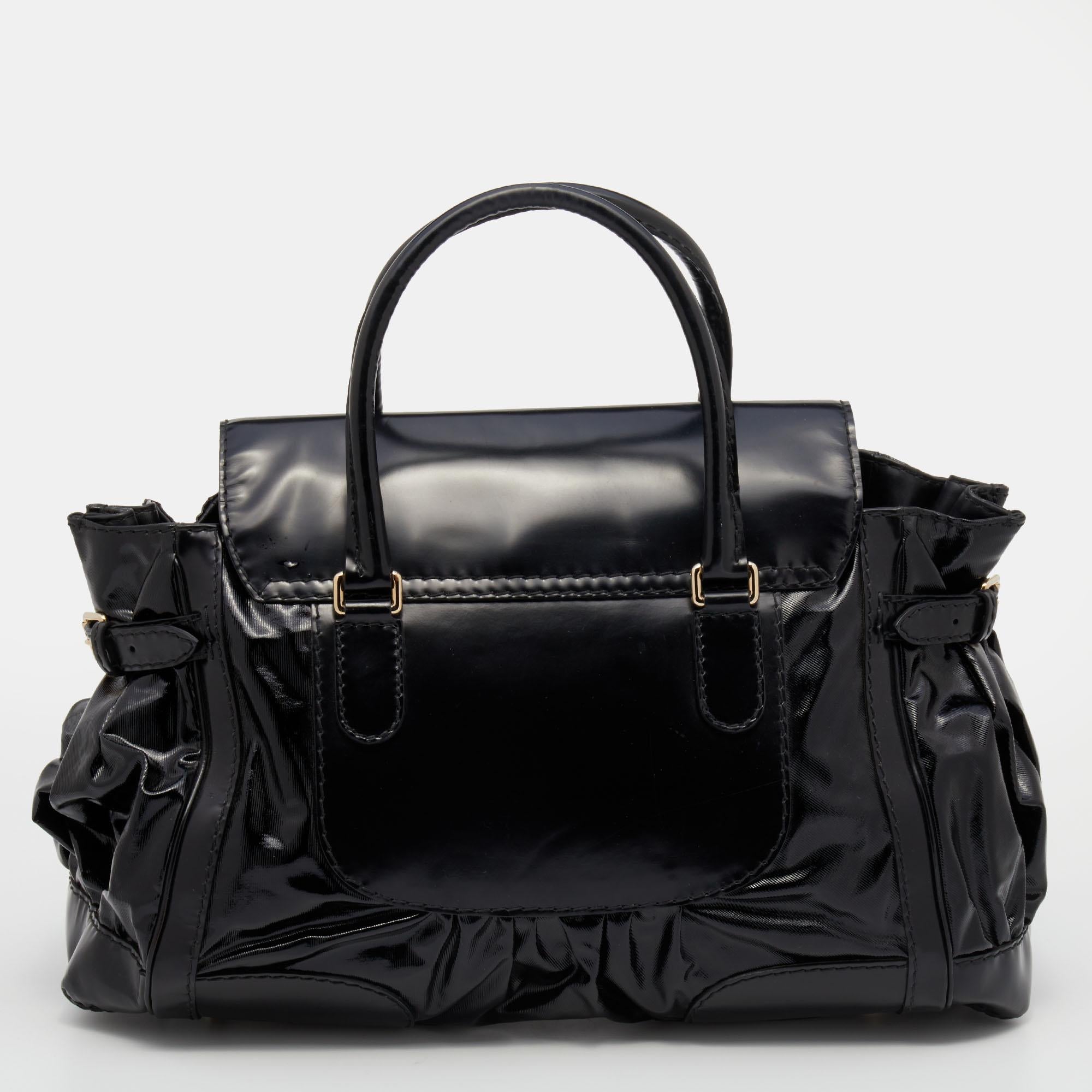 Go sophisticated with this black Dialux Queen tote by Gucci. Crafted from coated canvas and leather, it is detailed with distinctive stitching, a bow-shaped detail on the front, and dual handles. Its capacious interior comes with a zip