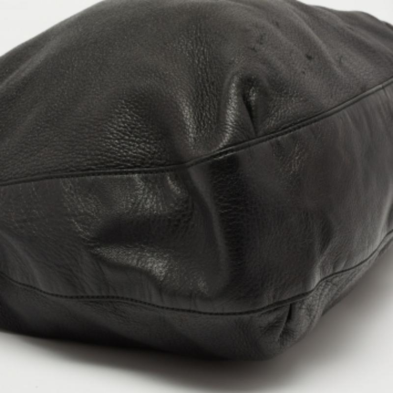 Gucci, borsa media G Wave in pelle nera e coccodrillo in vendita 2